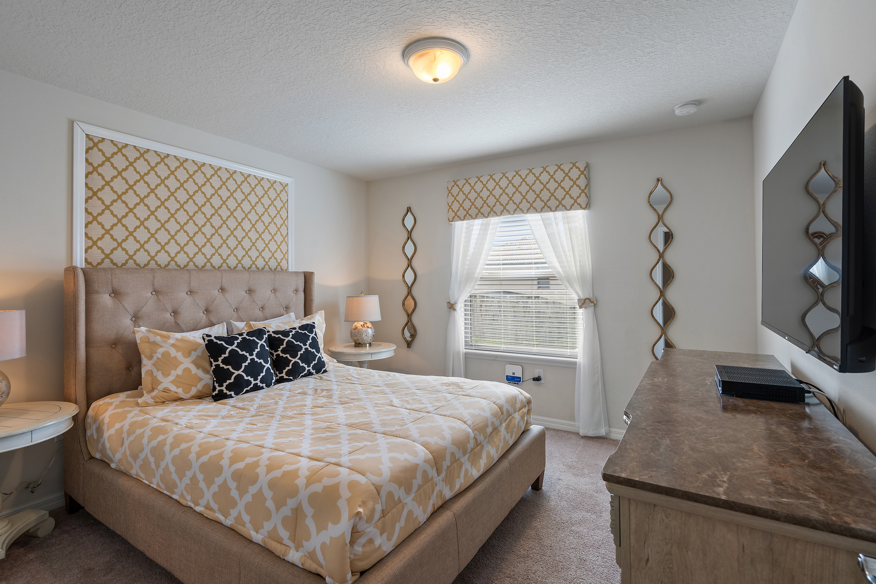 Home Five Bedrooms with Private Pool