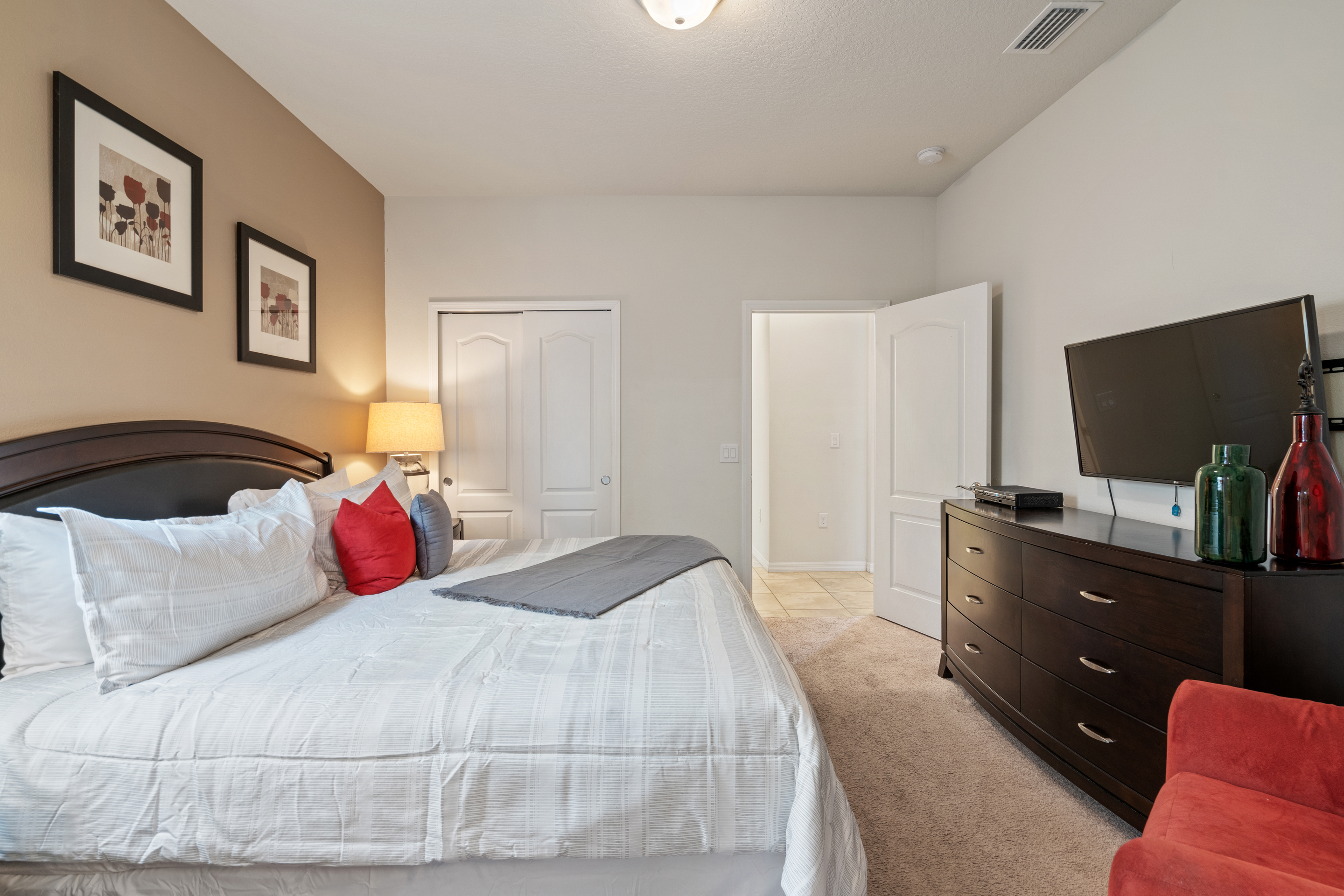 Home Five Bedrooms with Private Pool