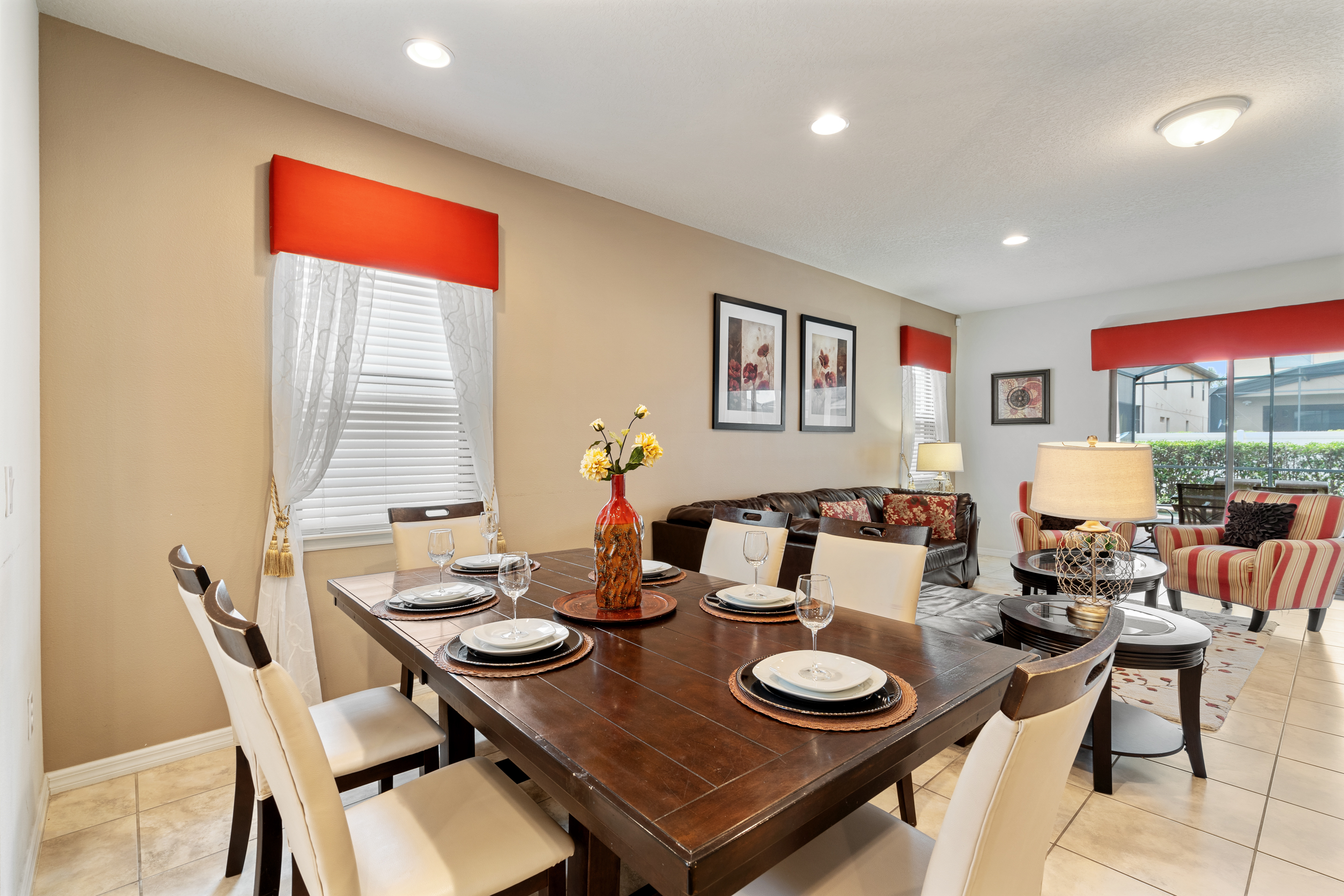 Home Five Bedrooms with Private Pool