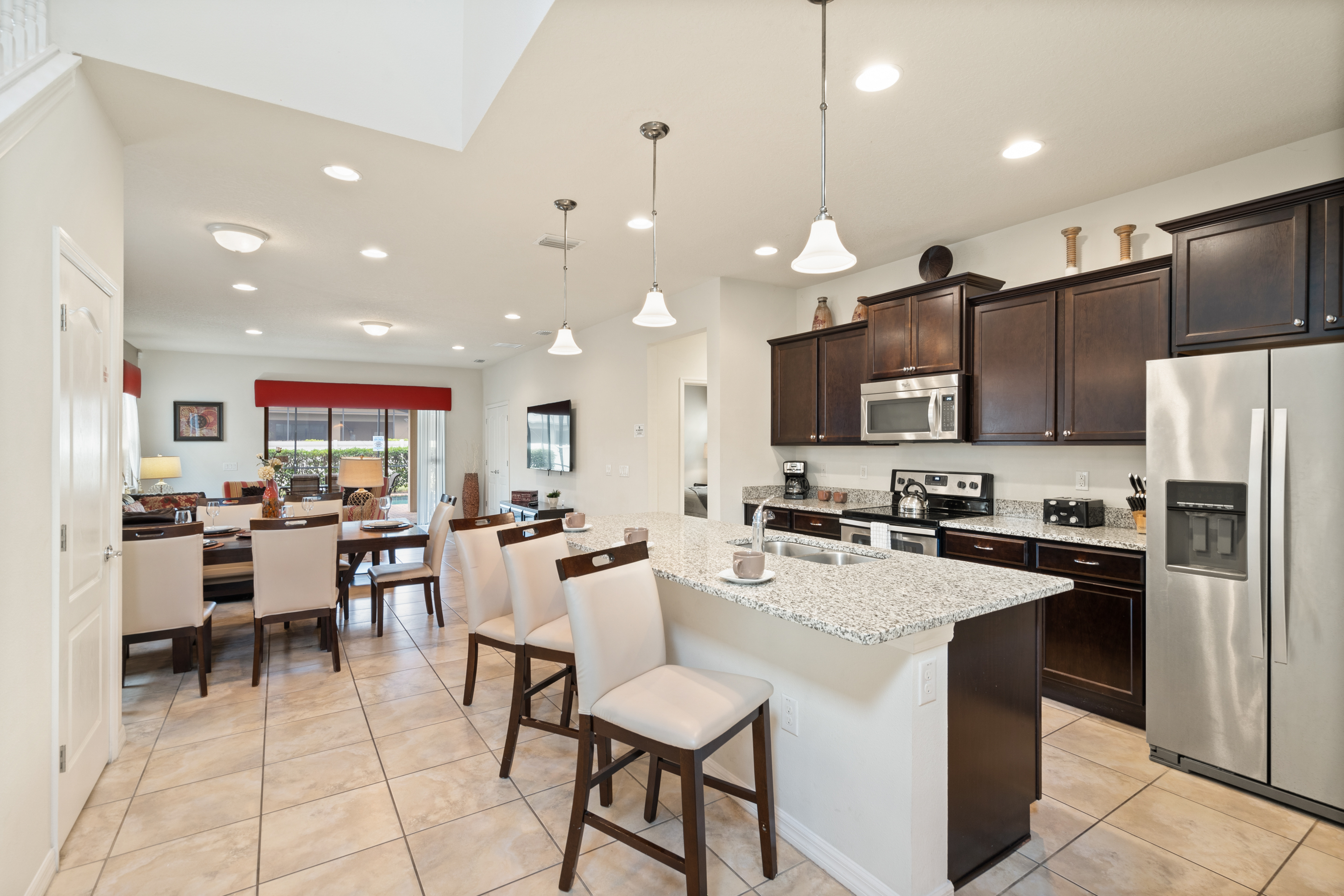 Home Five Bedrooms with Private Pool