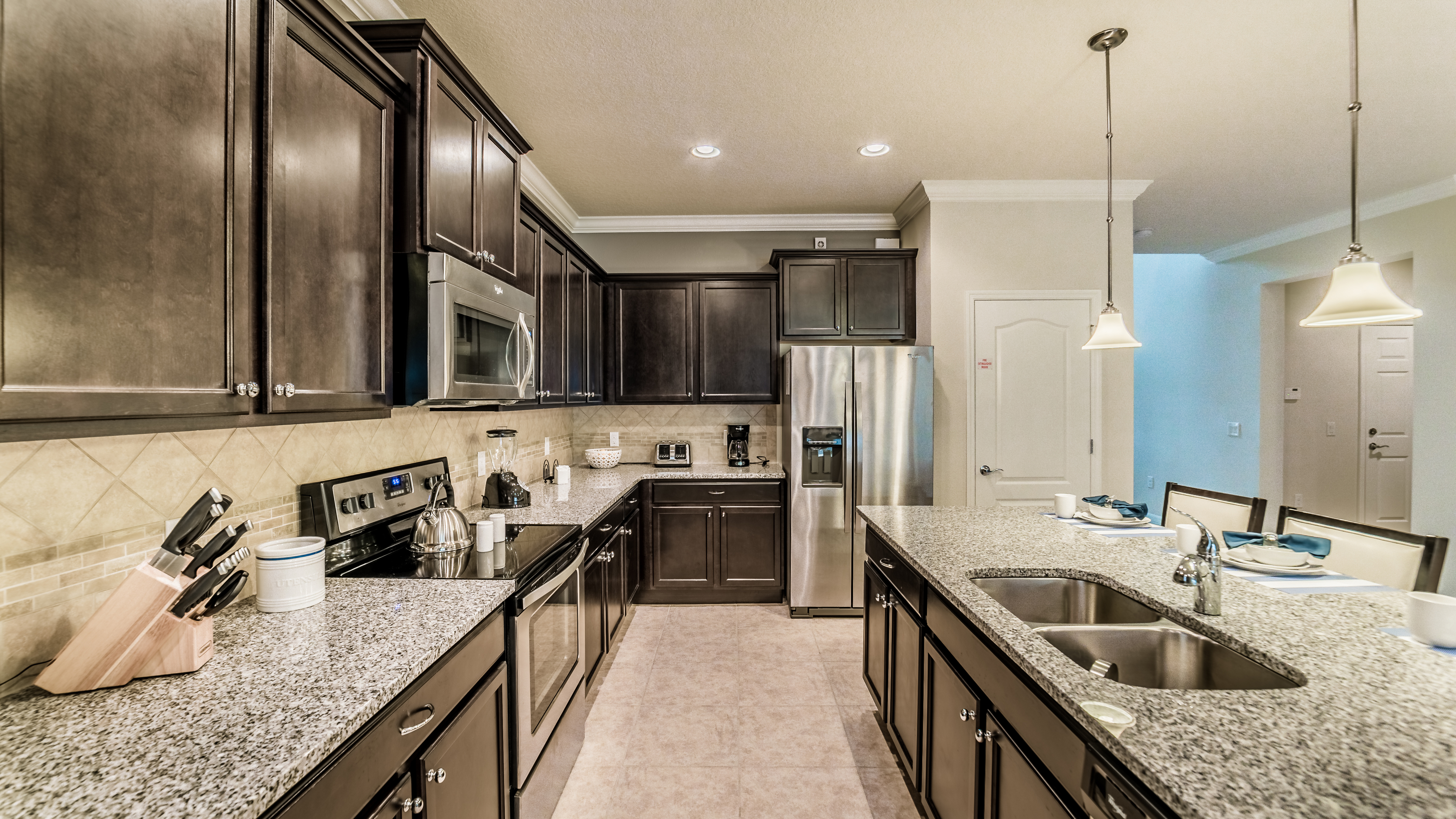 Home Eight Bedrooms with Private Pool