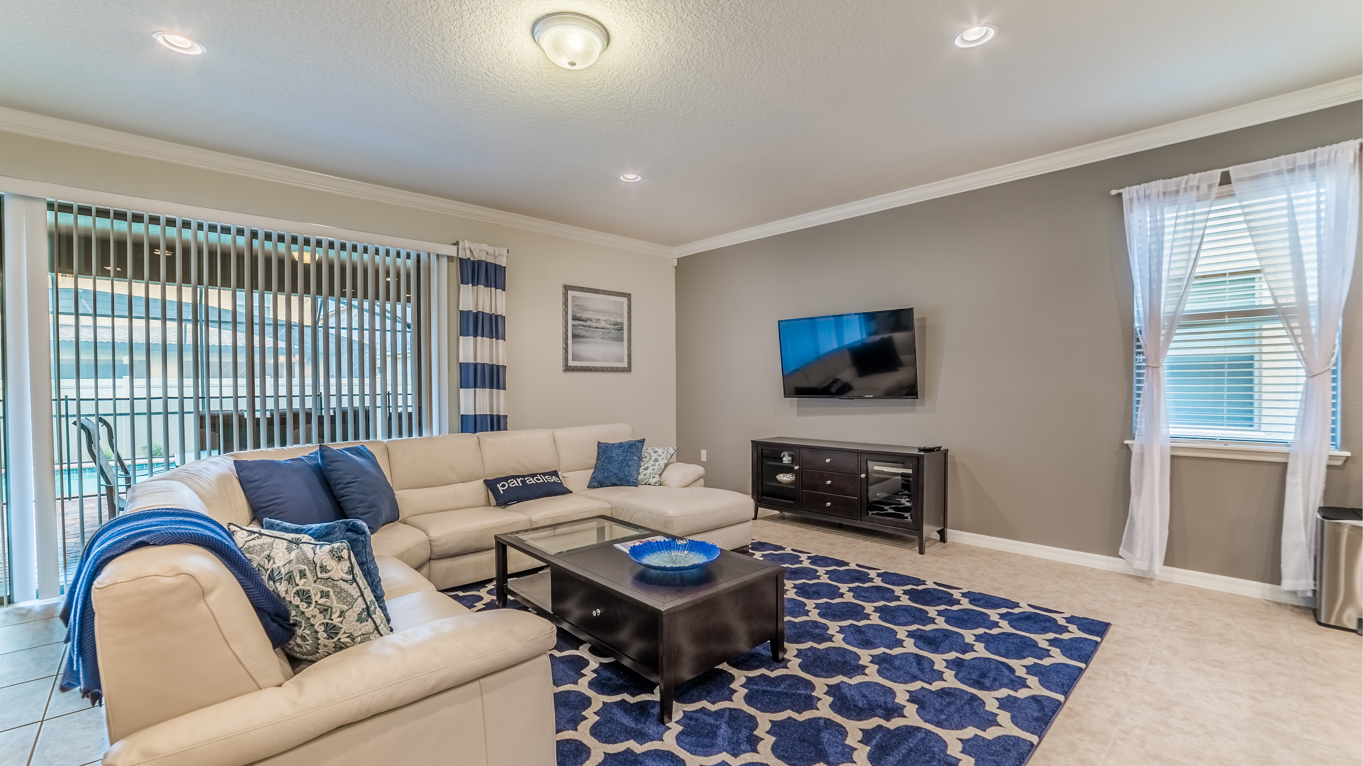 Home Eight Bedrooms with Private Pool