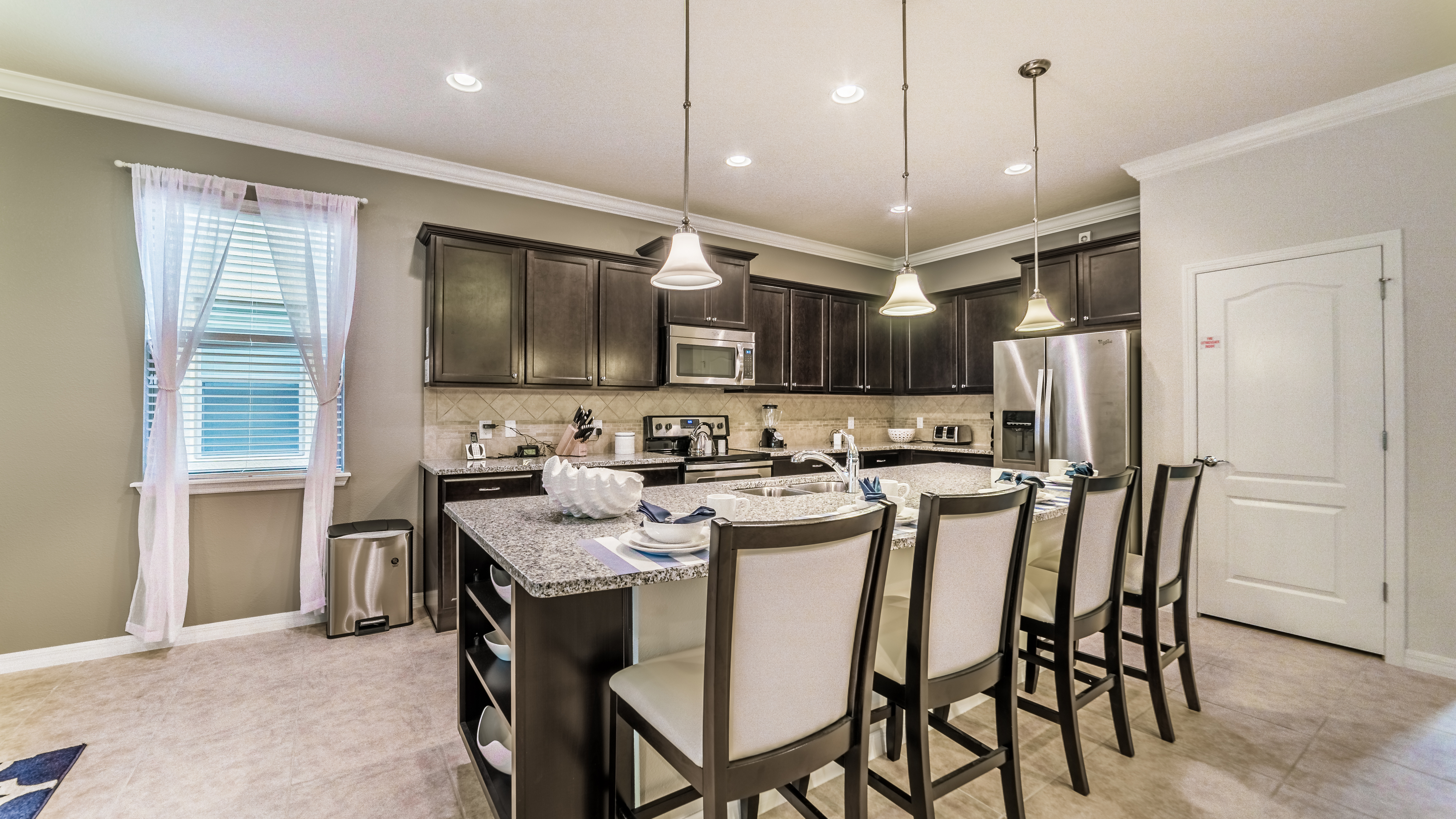 Home Eight Bedrooms with Private Pool