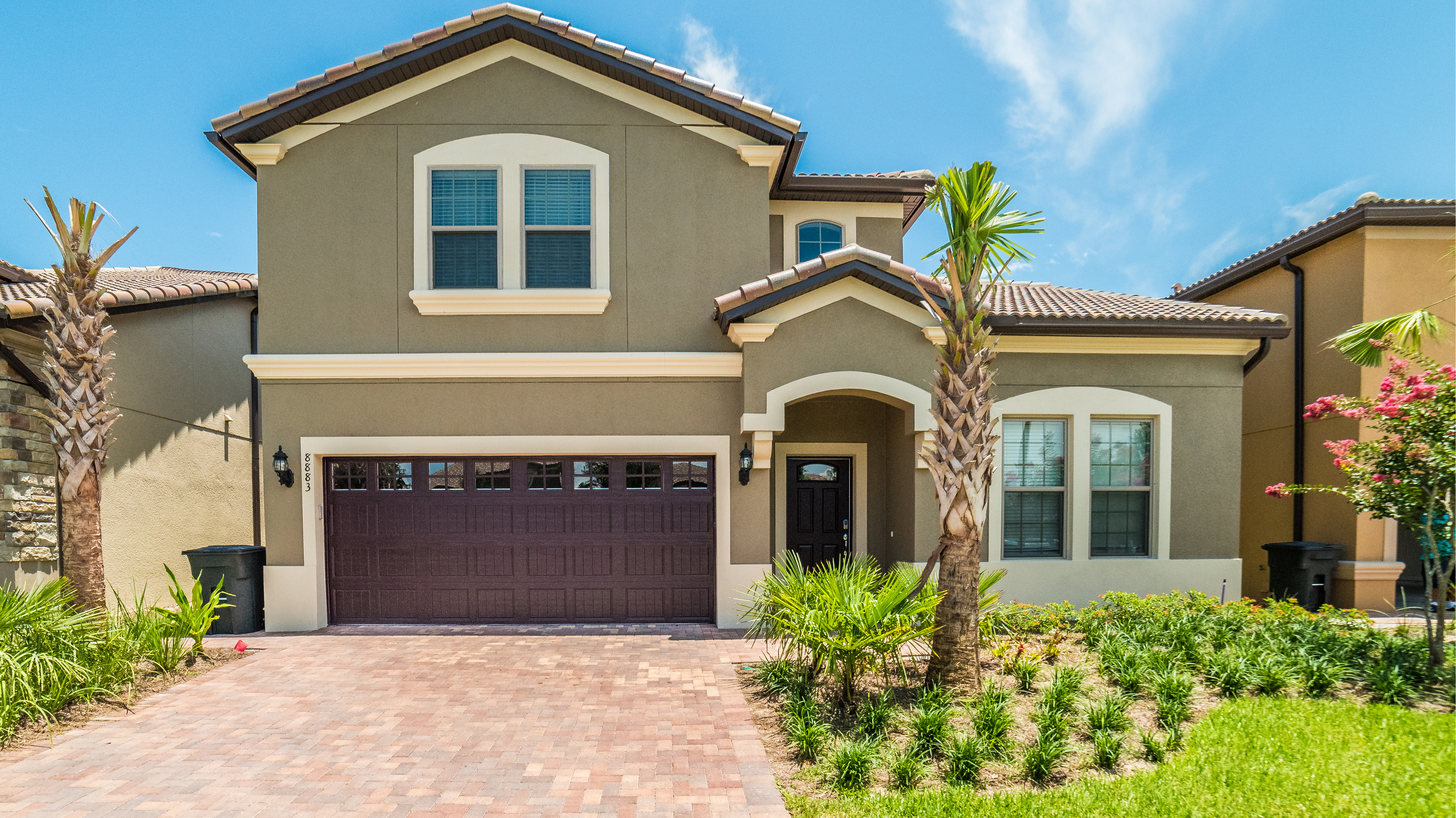 Home Eight Bedrooms with Private Pool