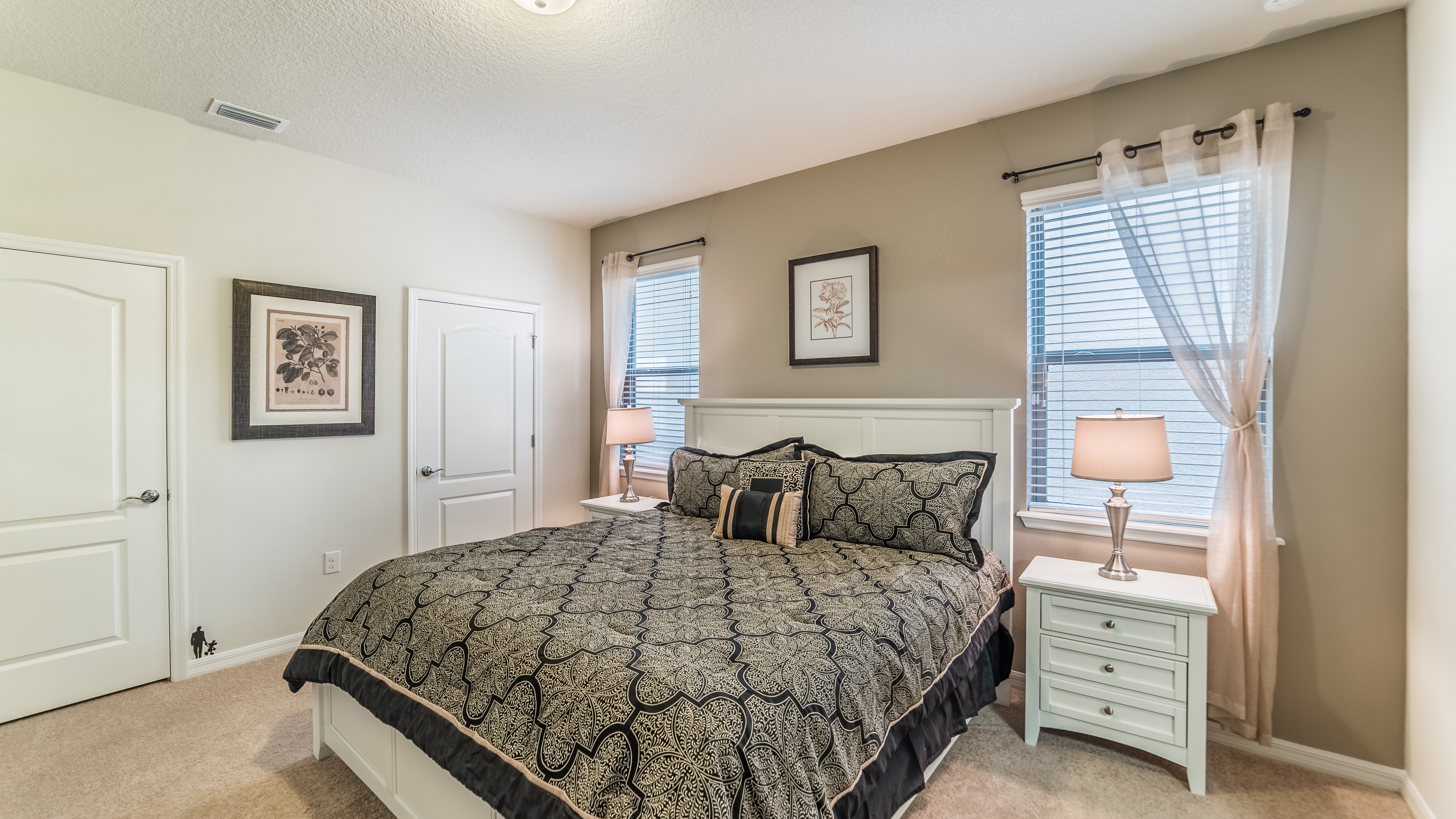 Home Eight Bedrooms with Private Pool