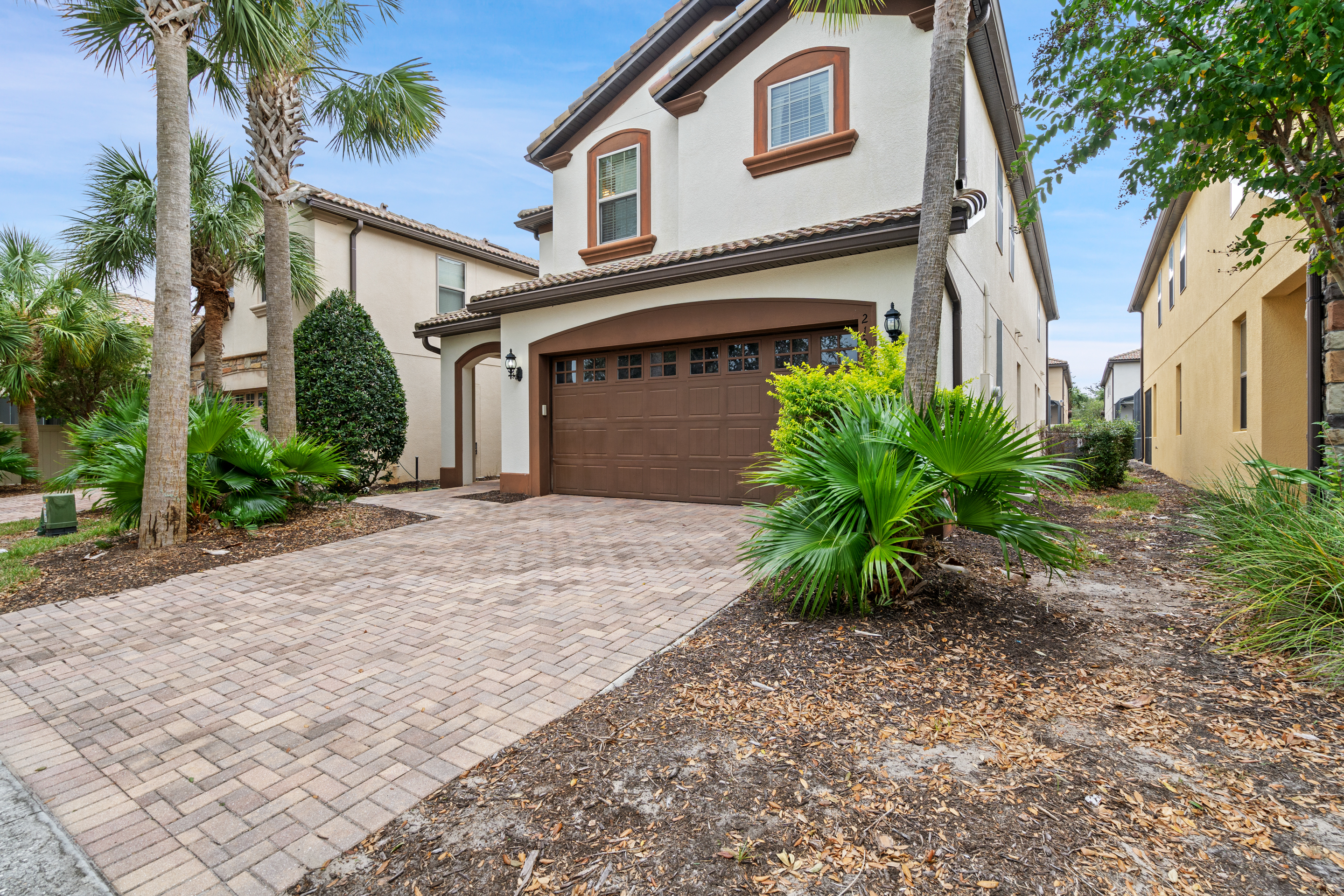 Home Five Bedrooms with Private Pool