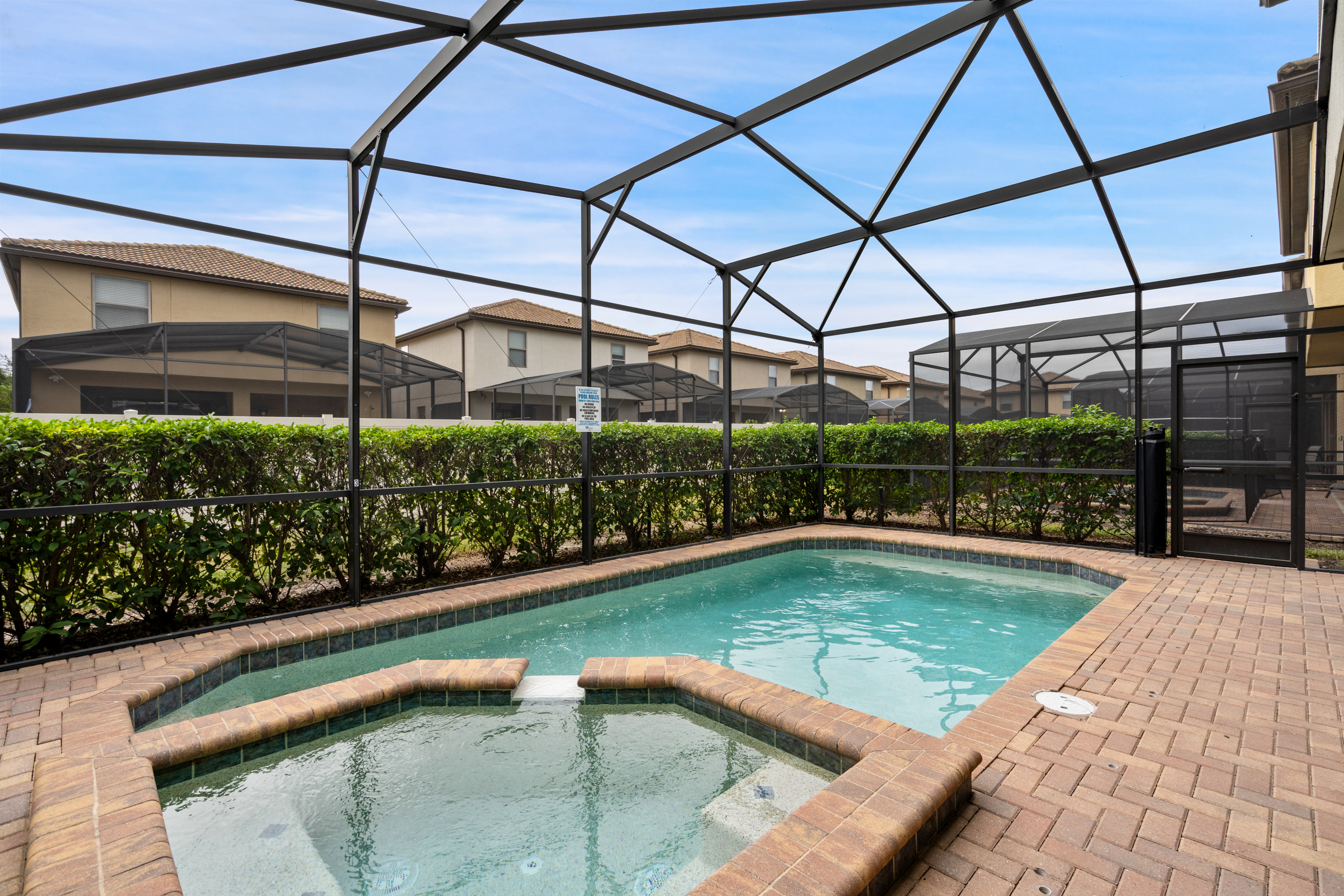 Home Five Bedrooms with Private Pool