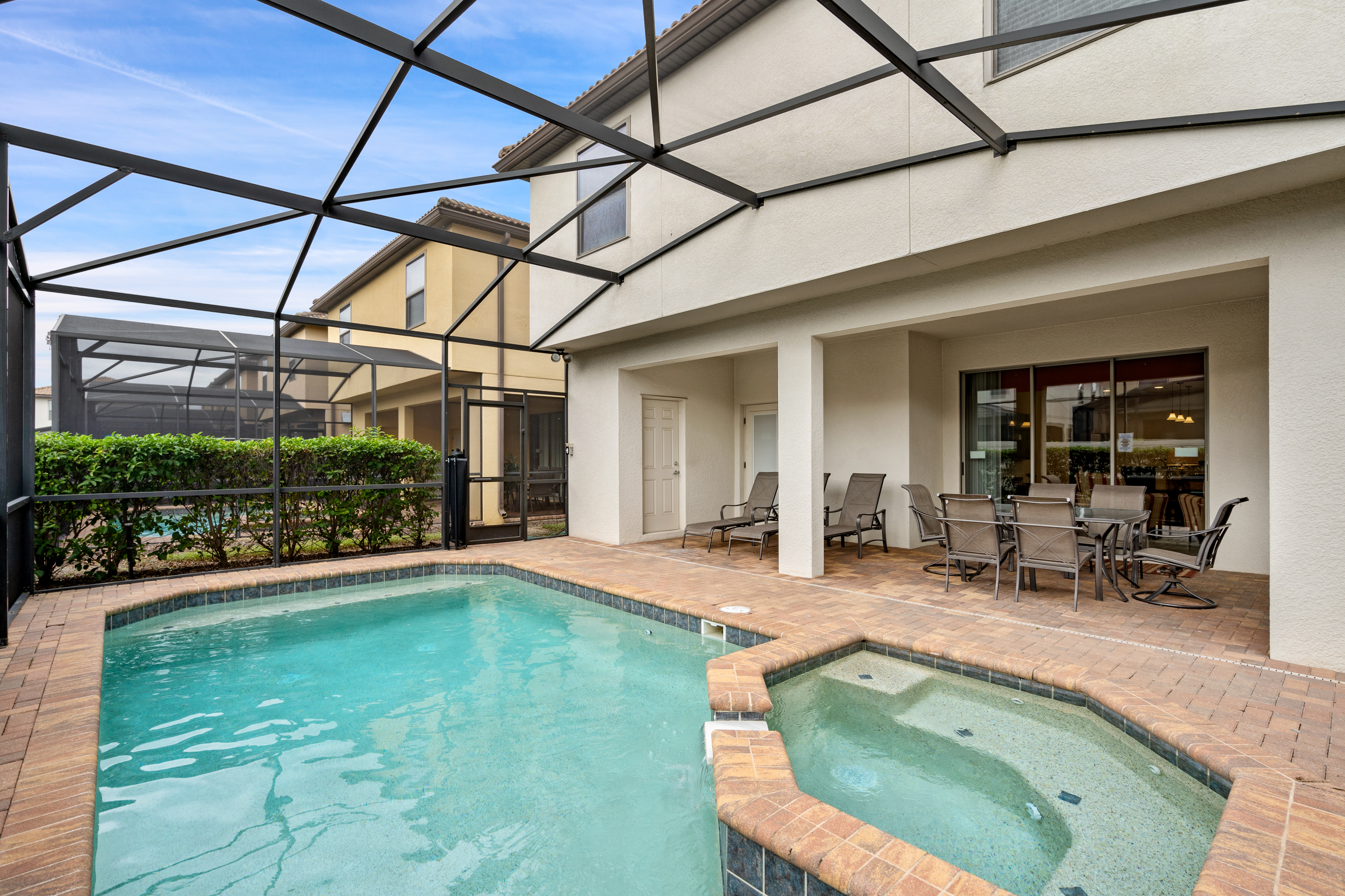 Home Five Bedrooms with Private Pool