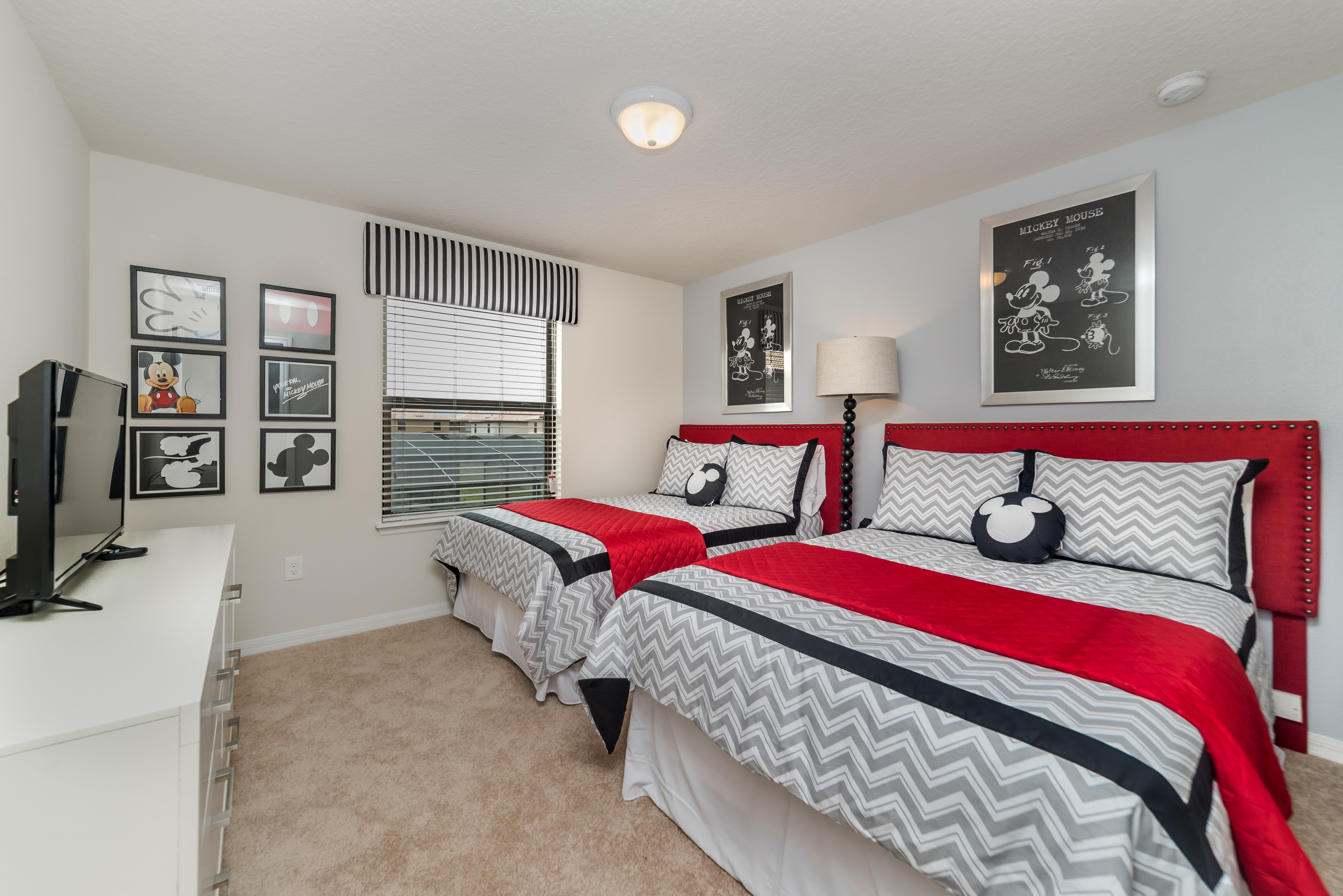 Home Six Bedrooms with Private Pool