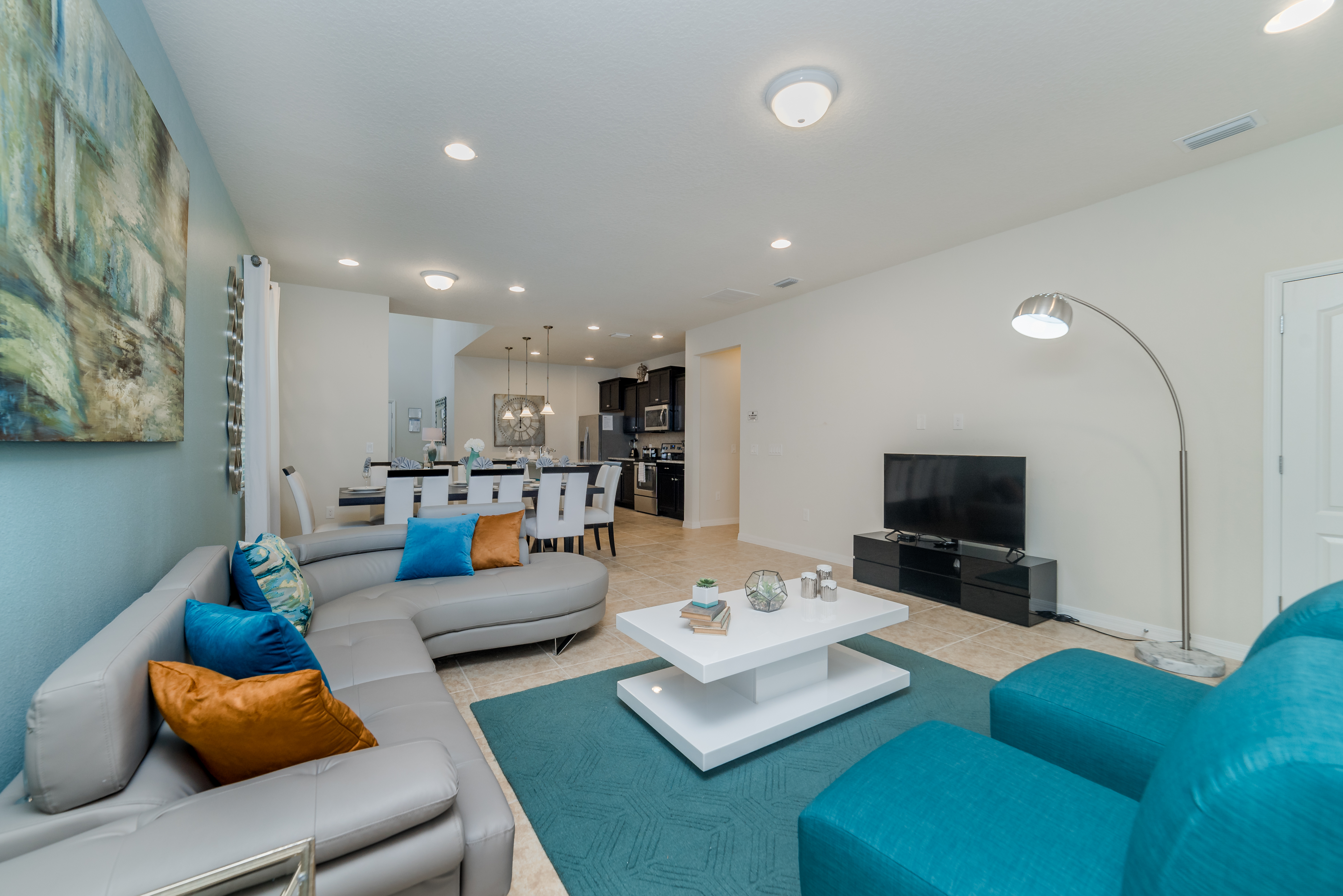 Home Six Bedrooms with Private Pool