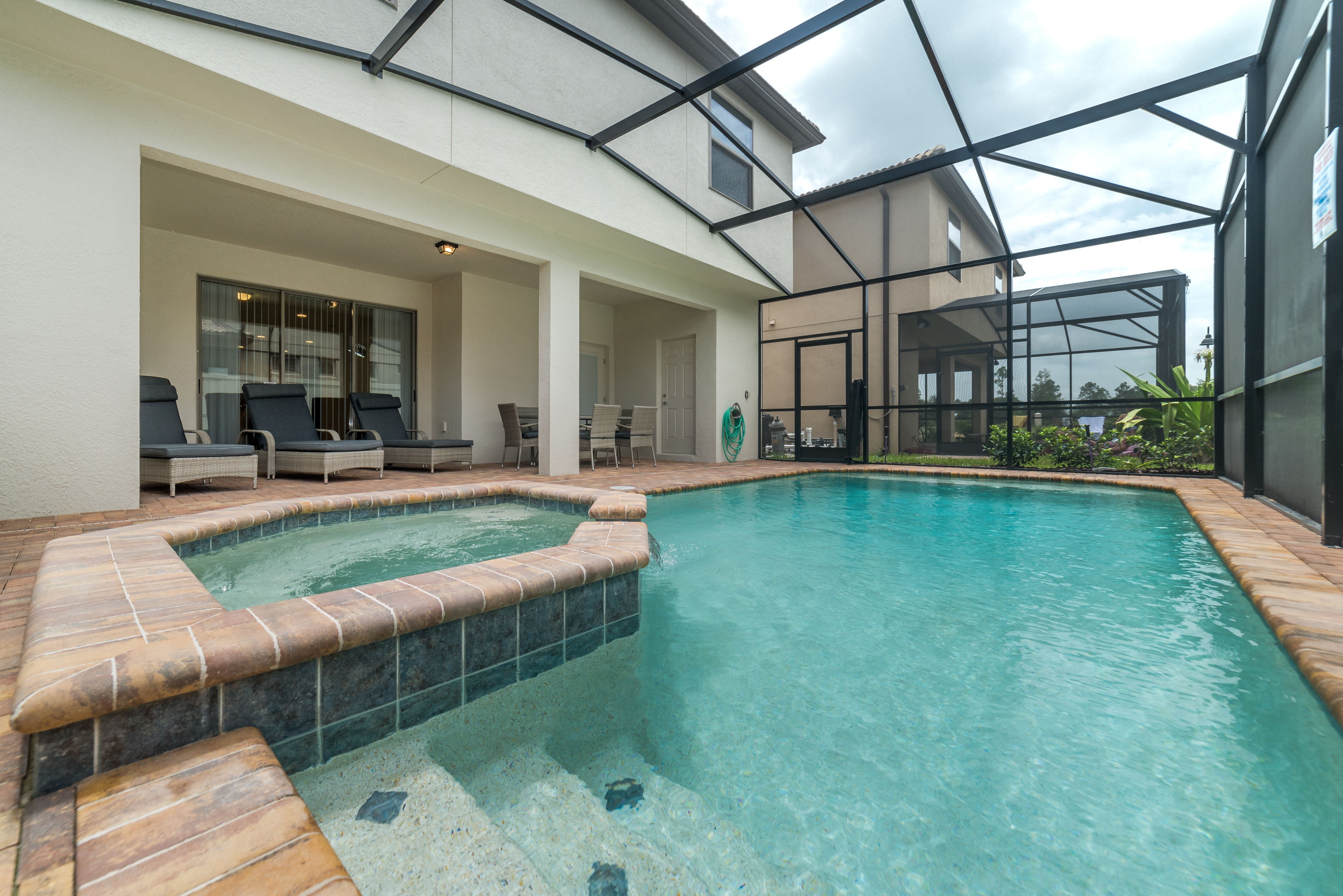 Home Six Bedrooms with Private Pool