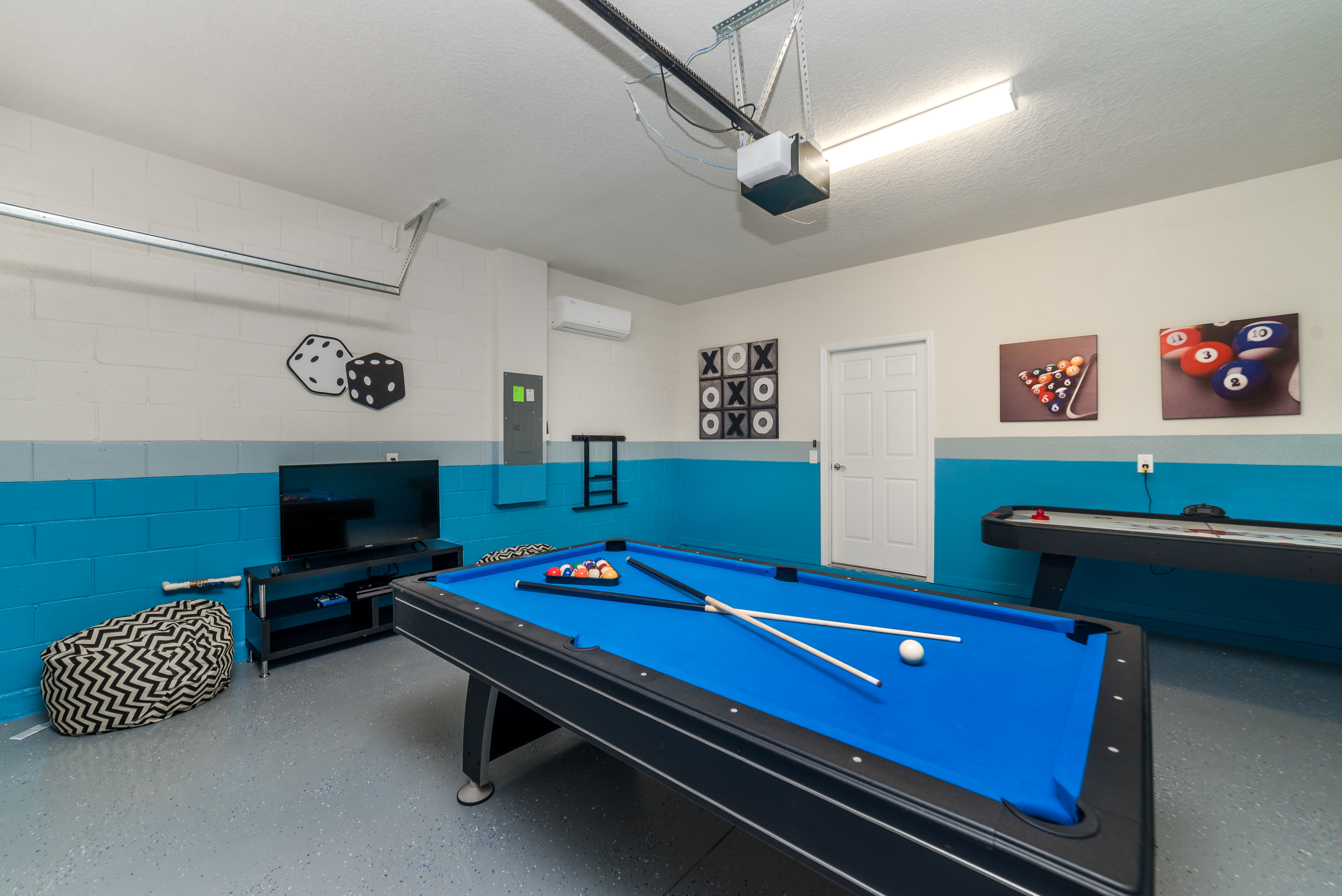 Home Six Bedrooms with Private Pool