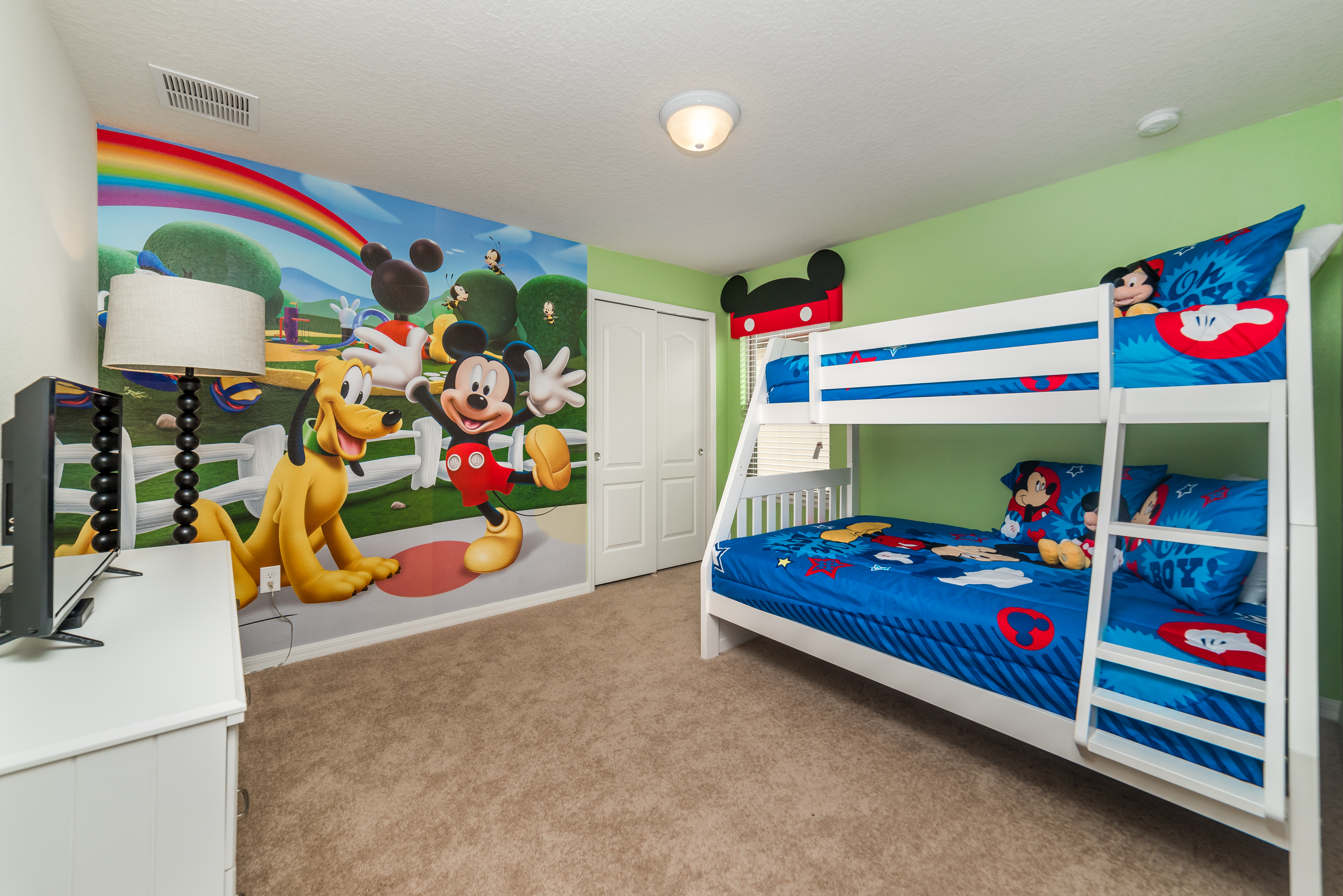 Home Six Bedrooms with Private Pool