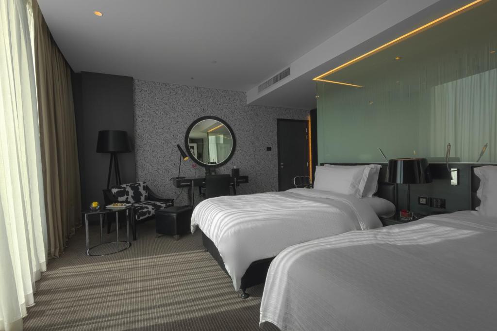 Double City View King Bed