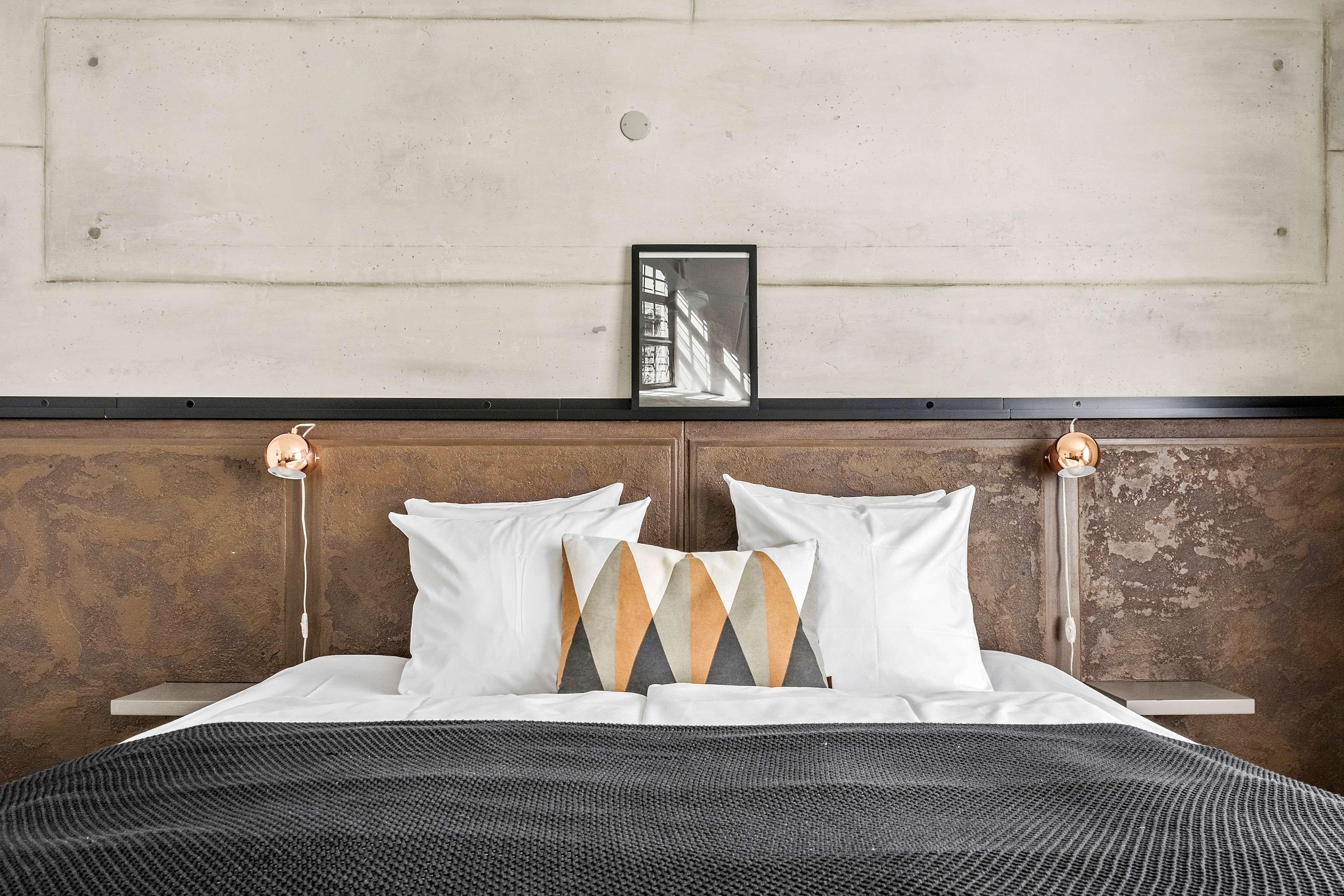 Room Business King Bed