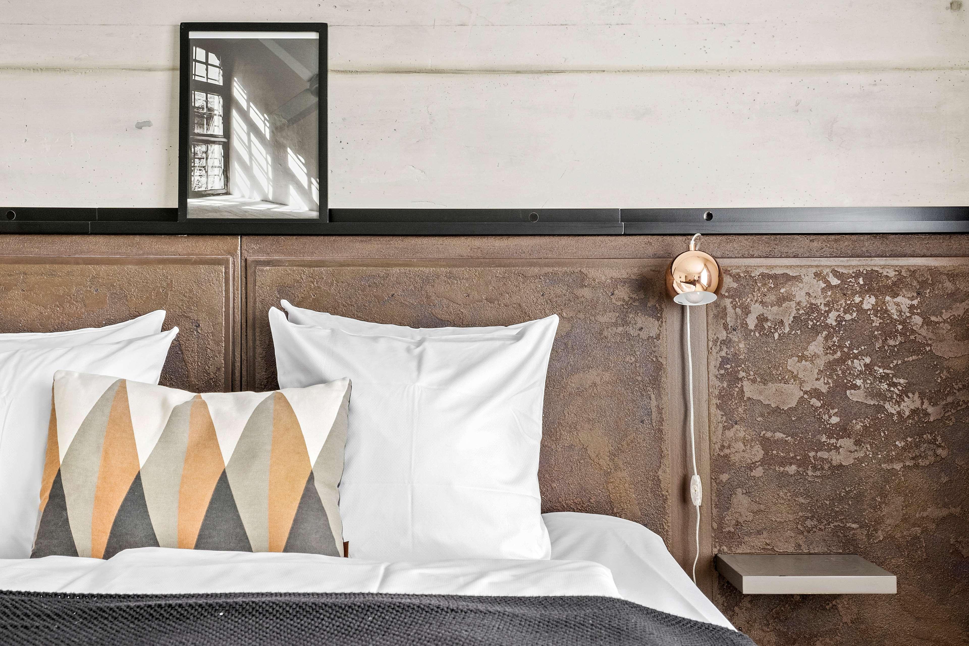 Room Business King Bed