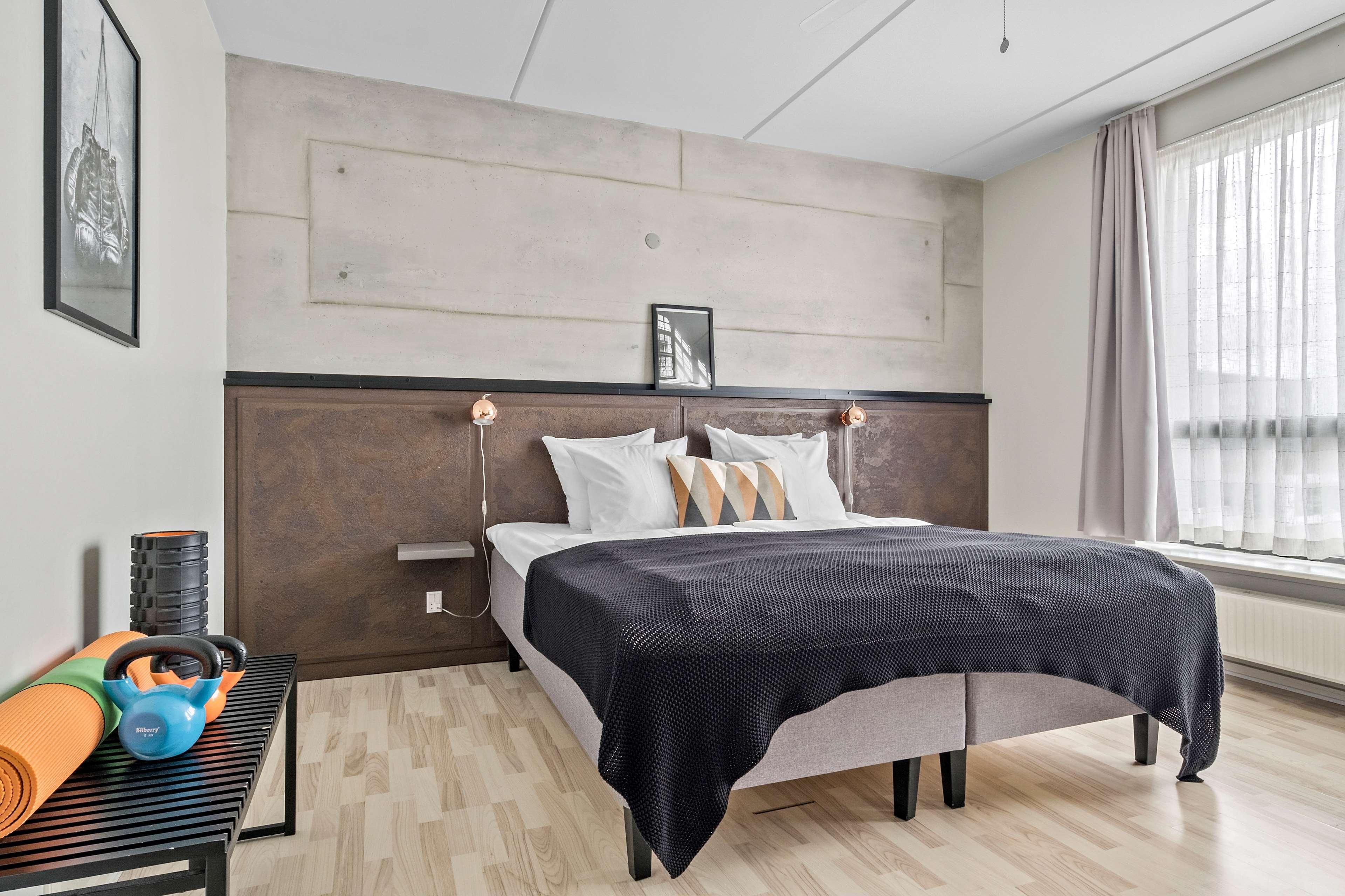 Room Business King Bed