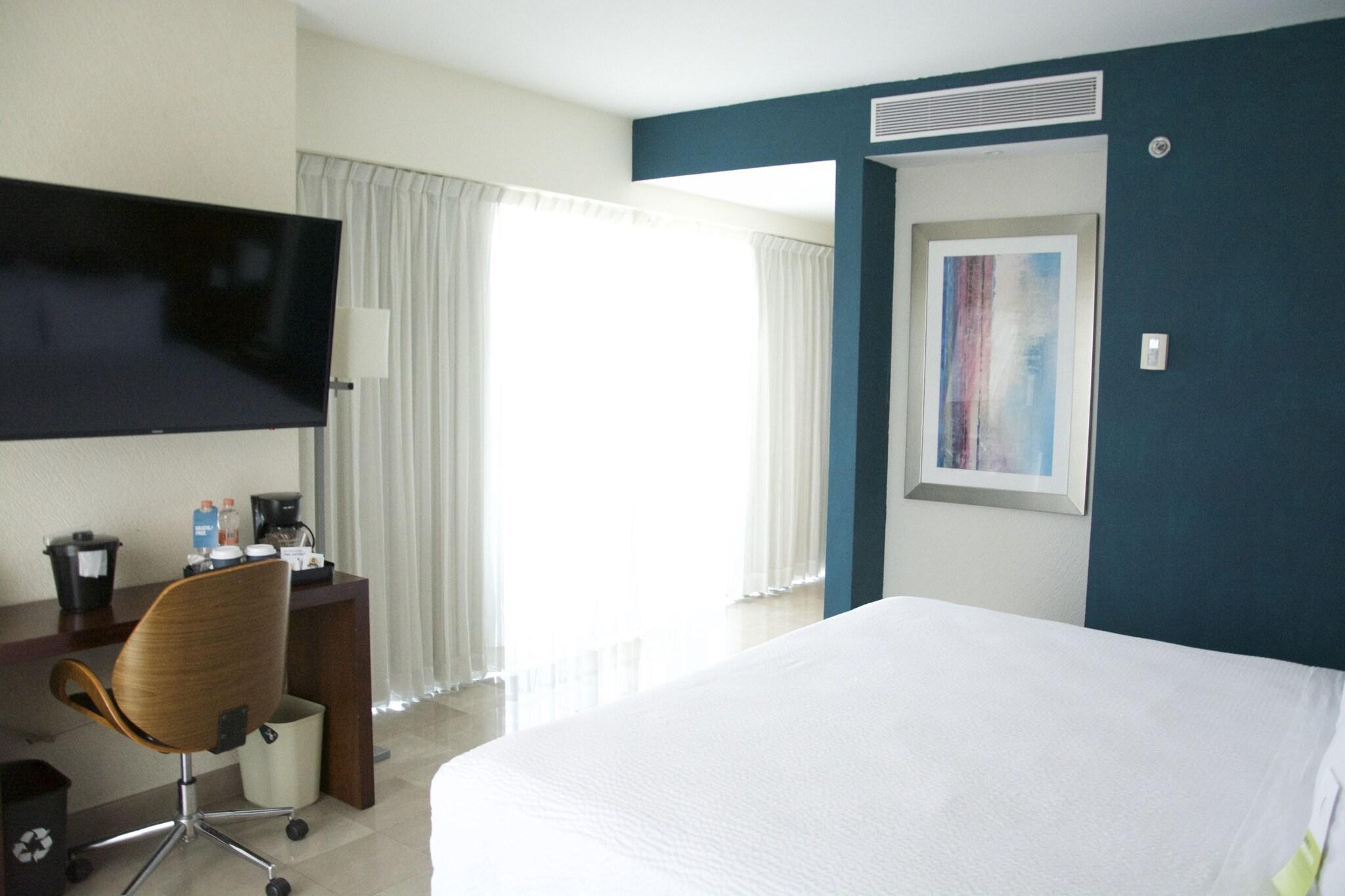 Double Partial Ocean View King Bed