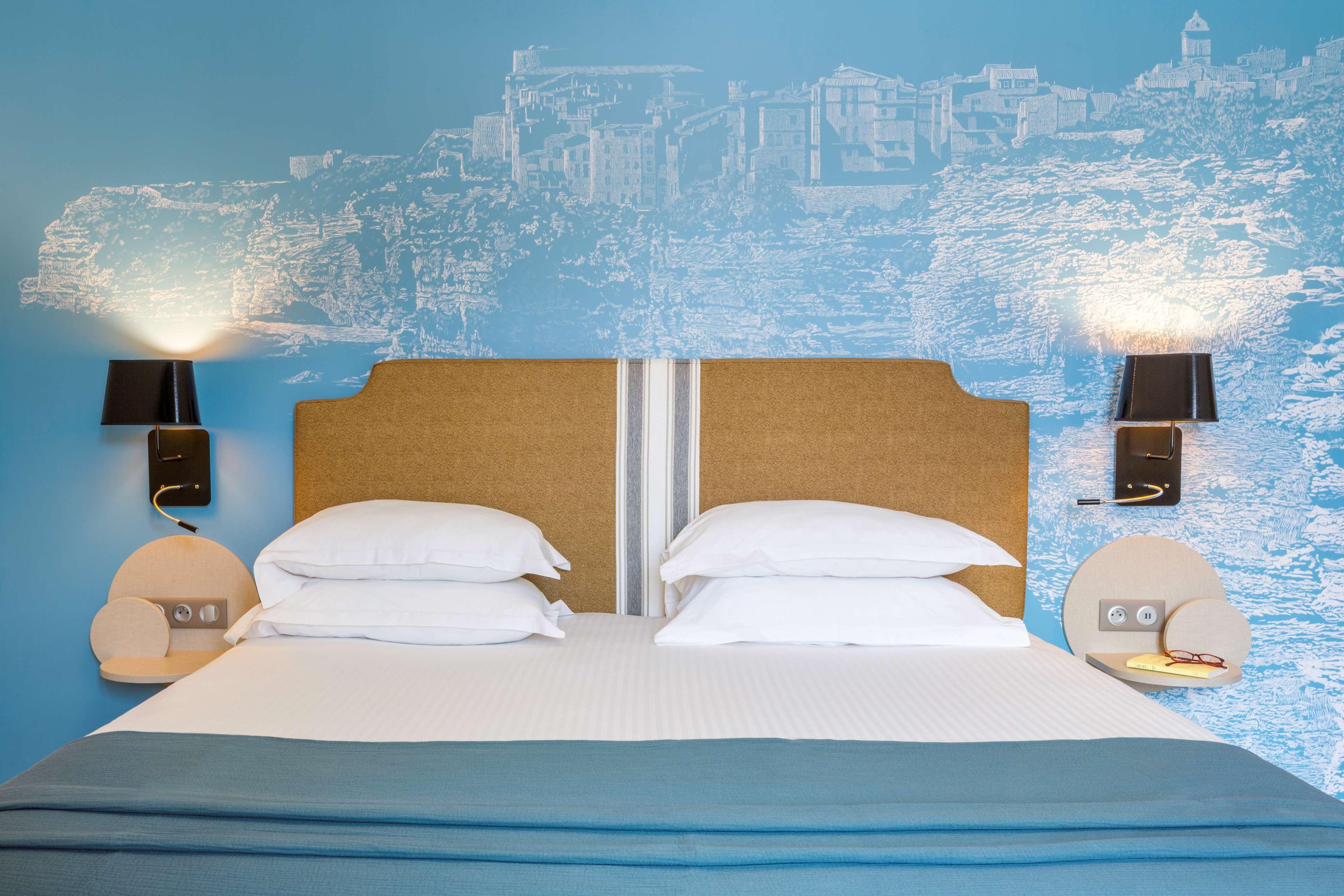 Double Queen Size Bed