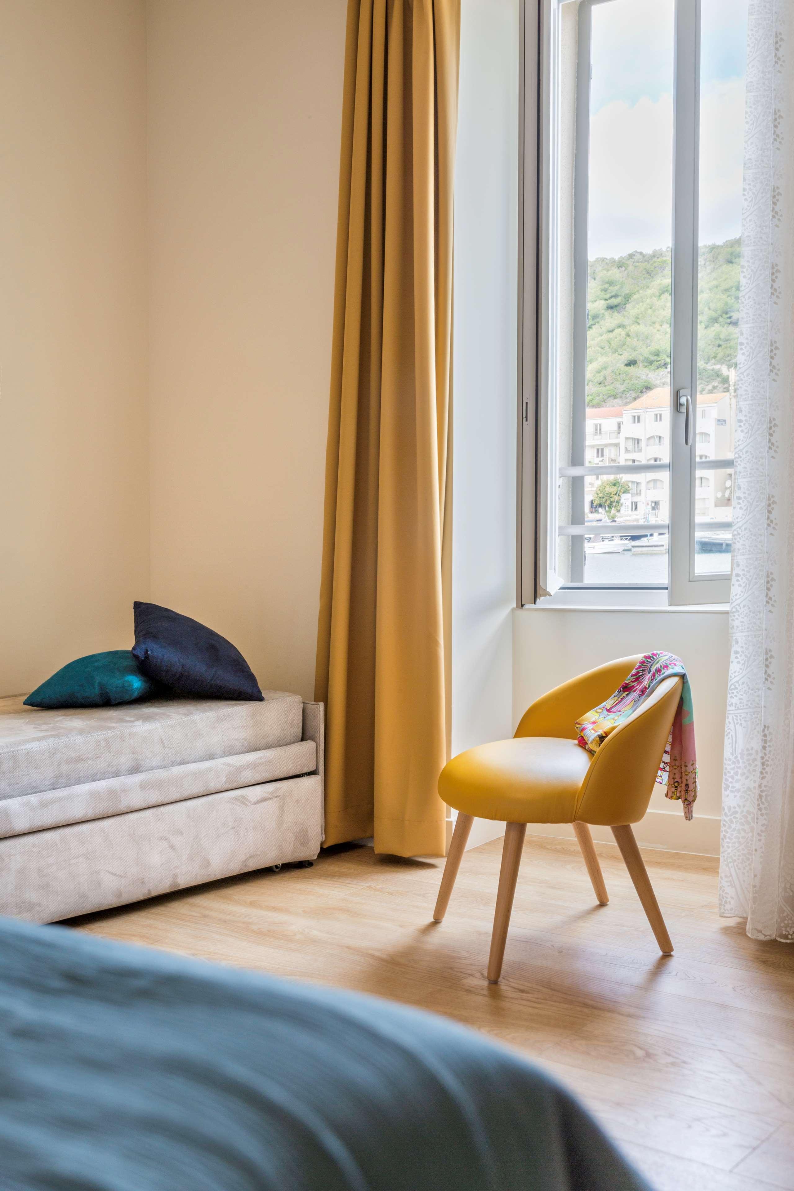 Double Queen Size Bed