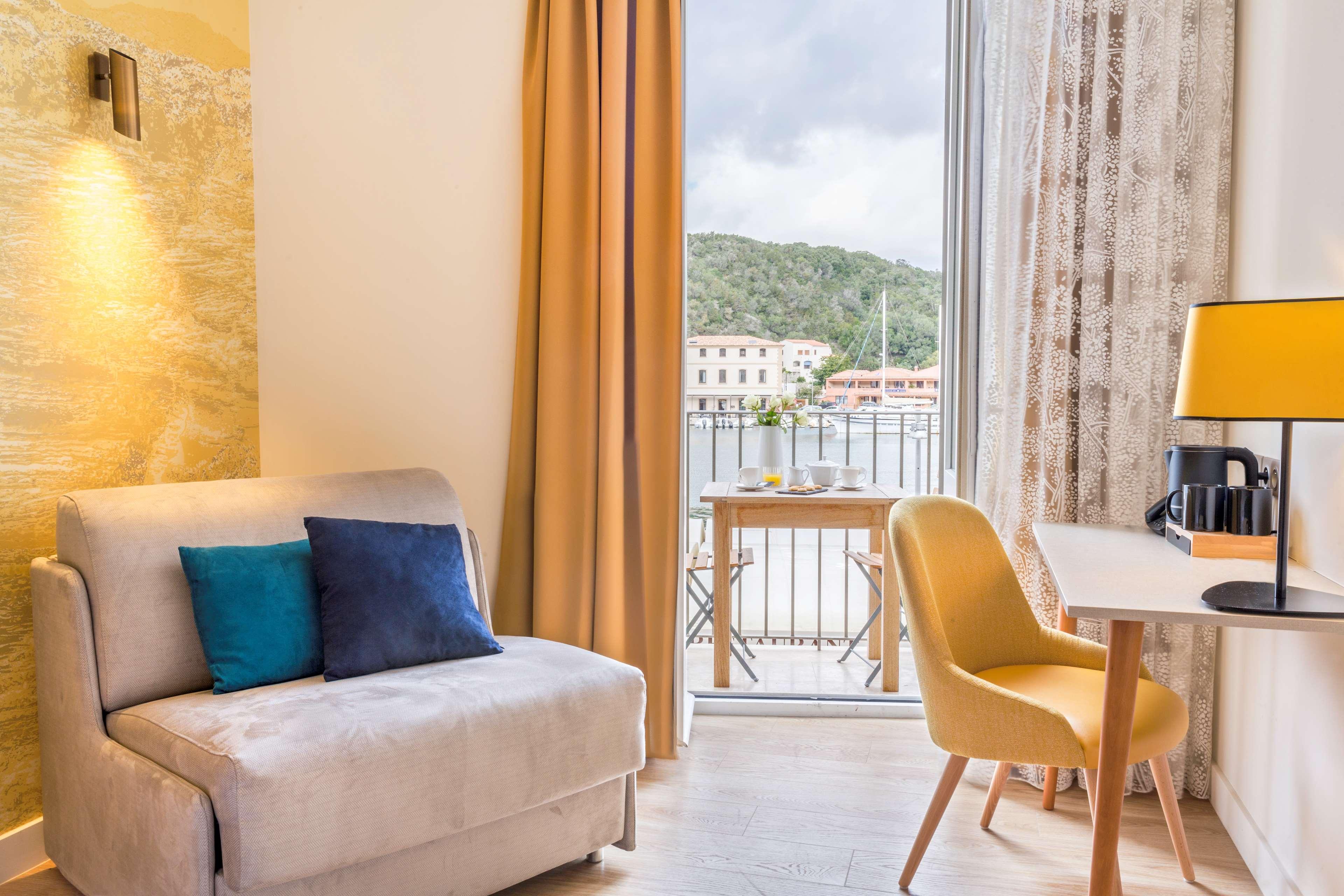 Double Queen Size Bed