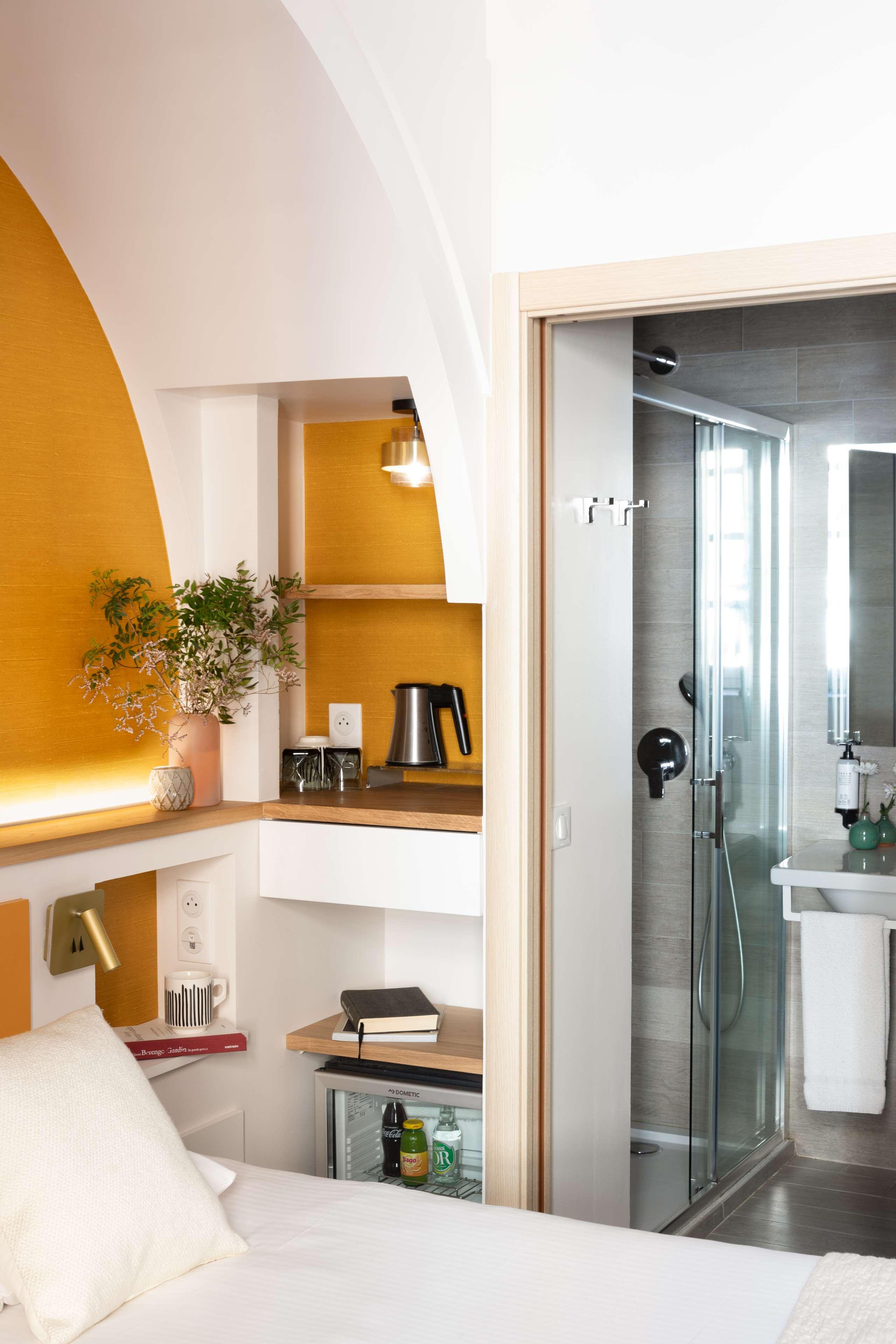 Double Queen Size Bed