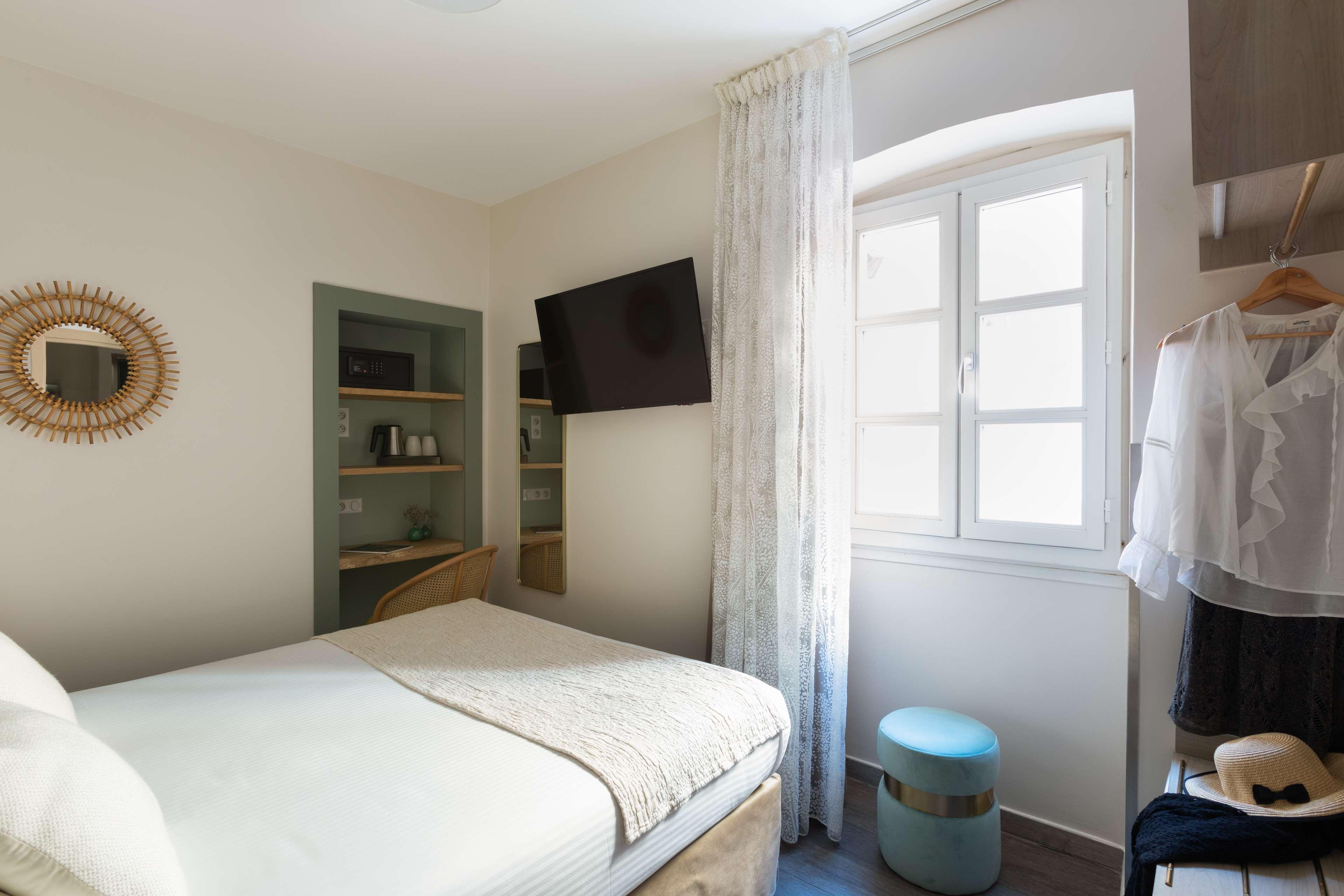 Double Queen Bed Non Smoking