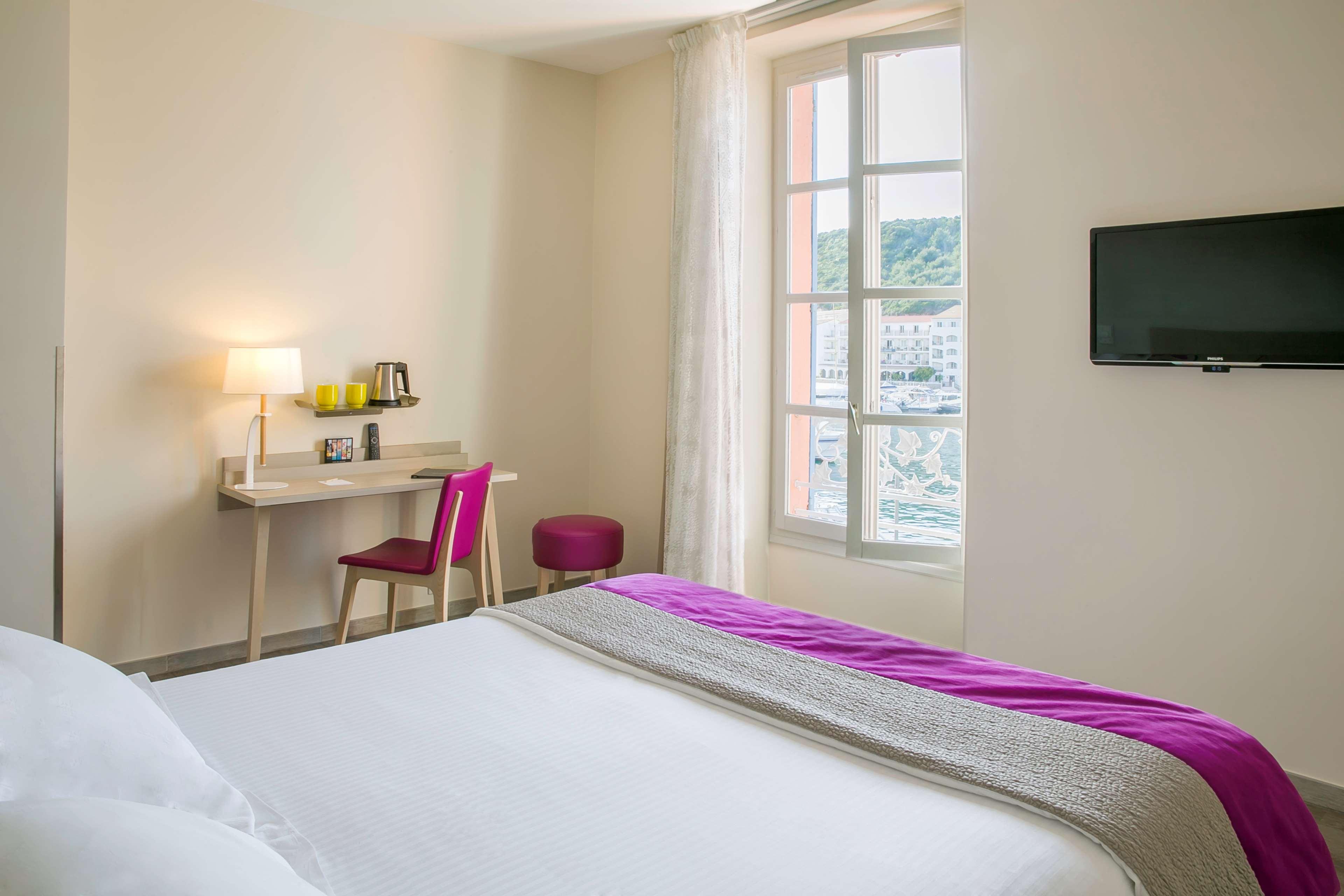 Double Queen Size Bed