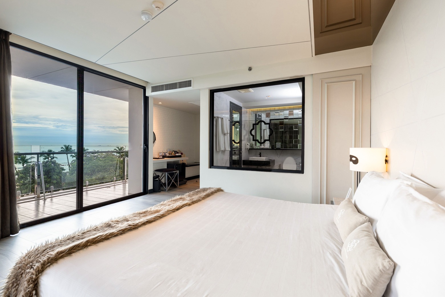 Double Deluxe Ocean Front with Terrace