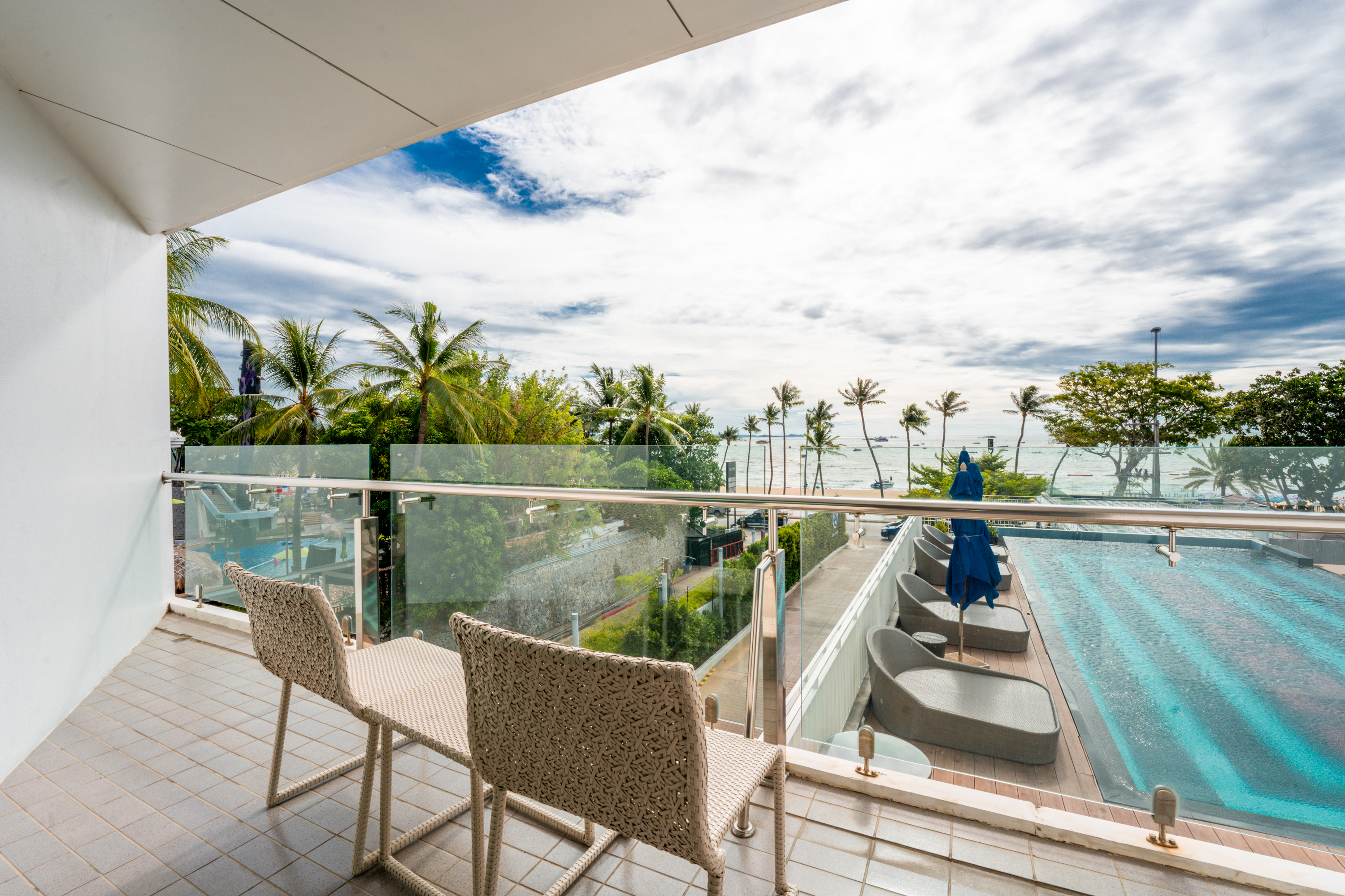 Double Deluxe Ocean Front with Terrace