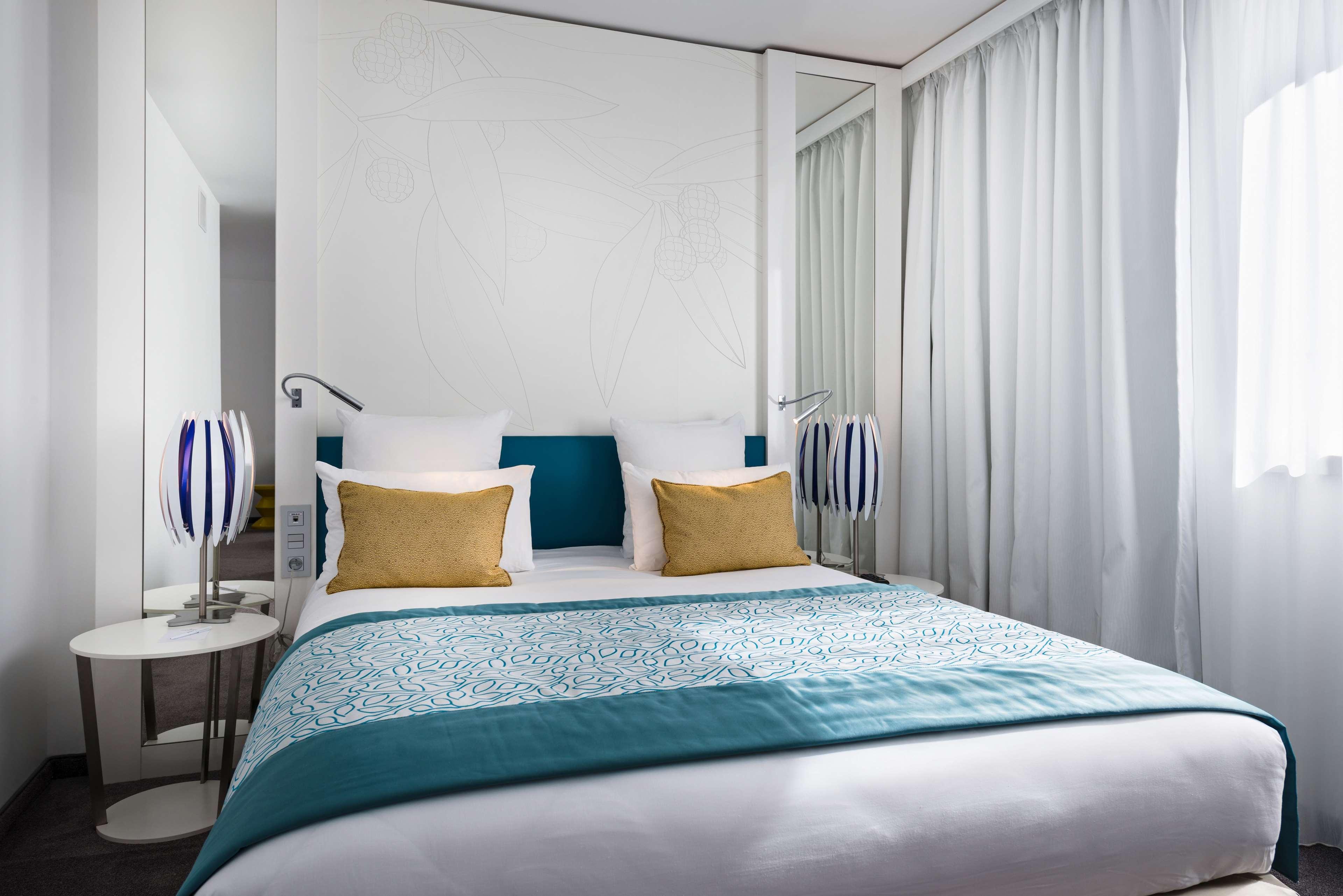 Junior Suite Queen Size Bed