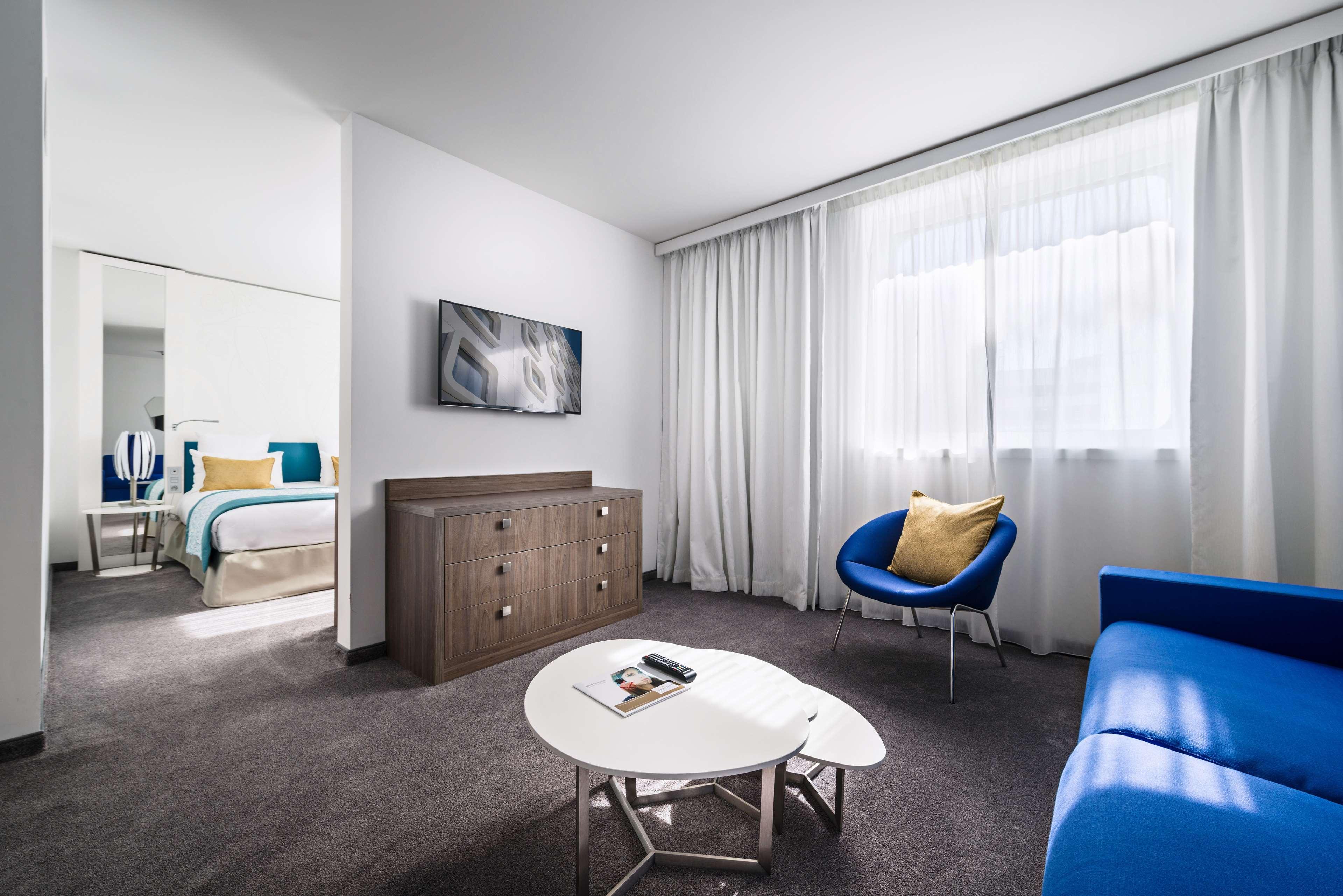 Junior Suite Queen Size Bed