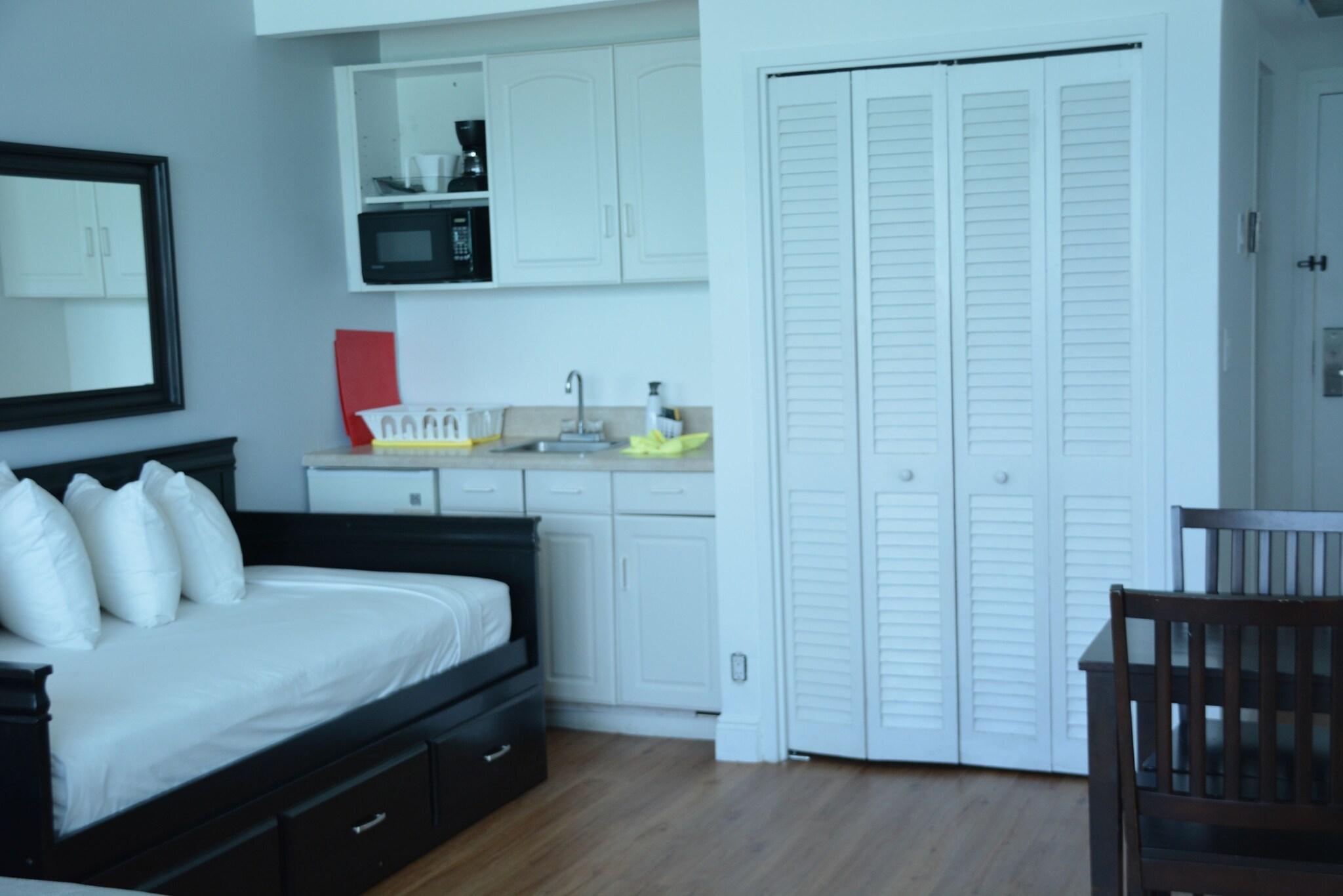 Studio Ocean View Queen Bed