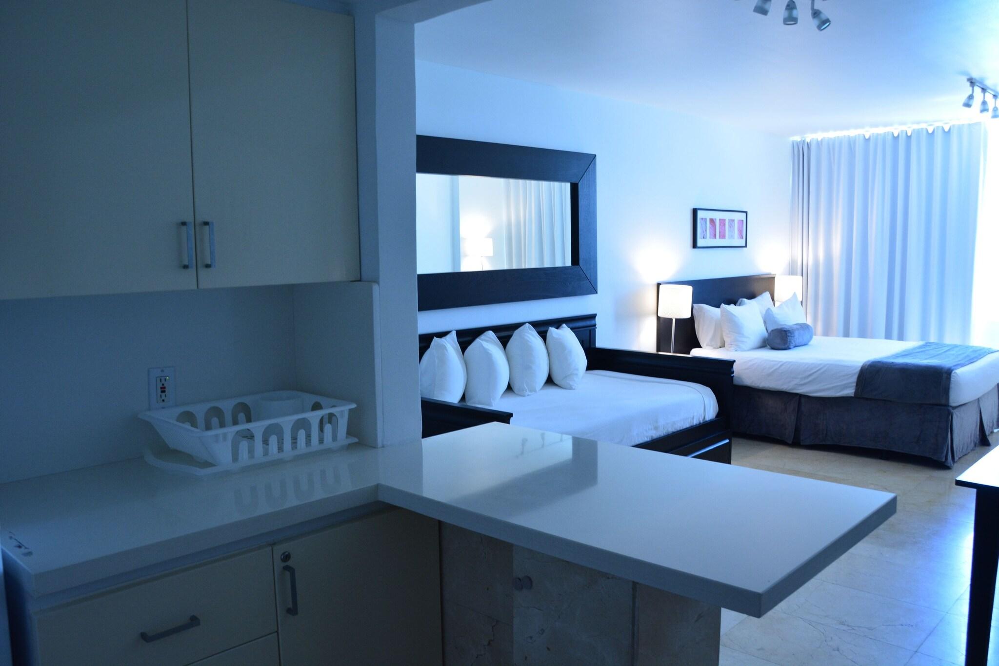 Studio Ocean View Queen Bed