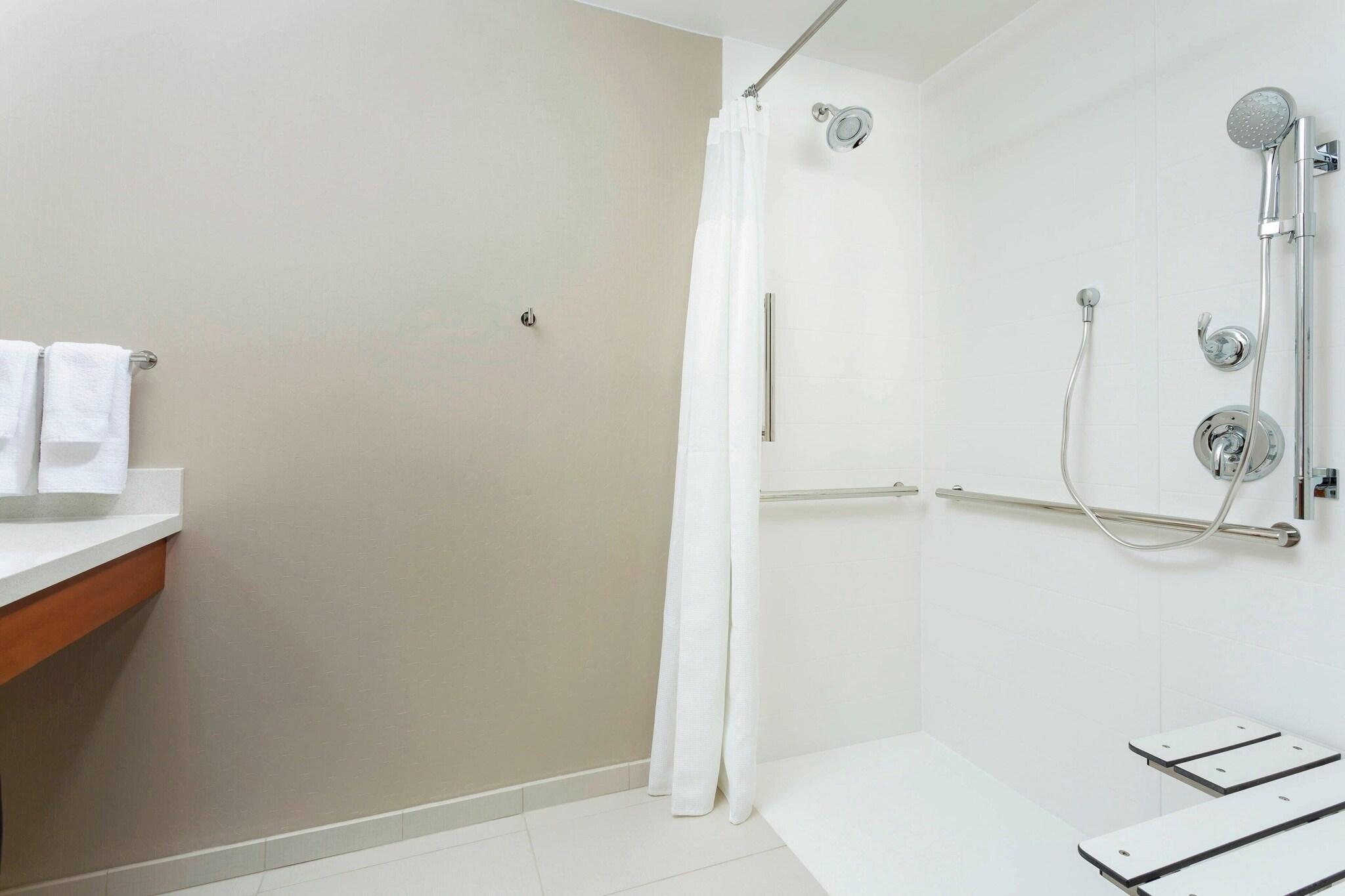 Studio Two Queen Beds