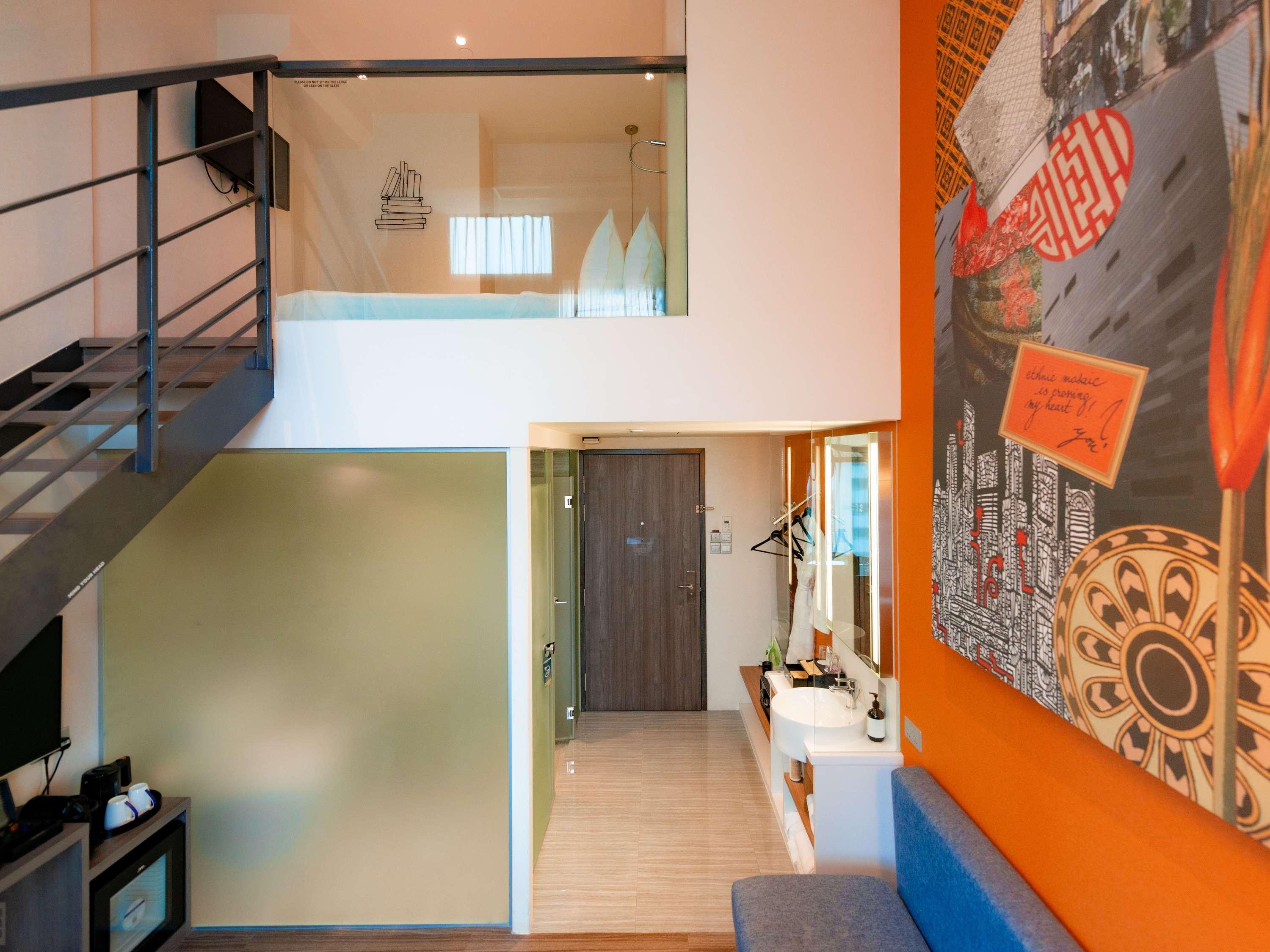 Double Executive Queen Bed