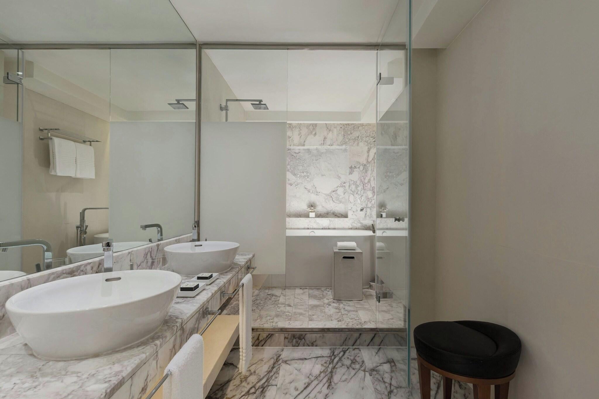 Suite Sea View King Bed