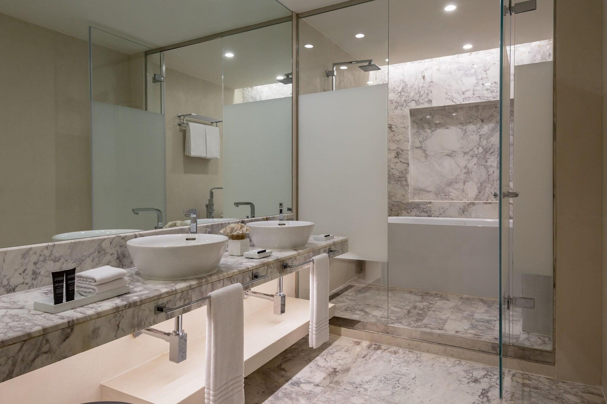 Suite Sea View King Bed