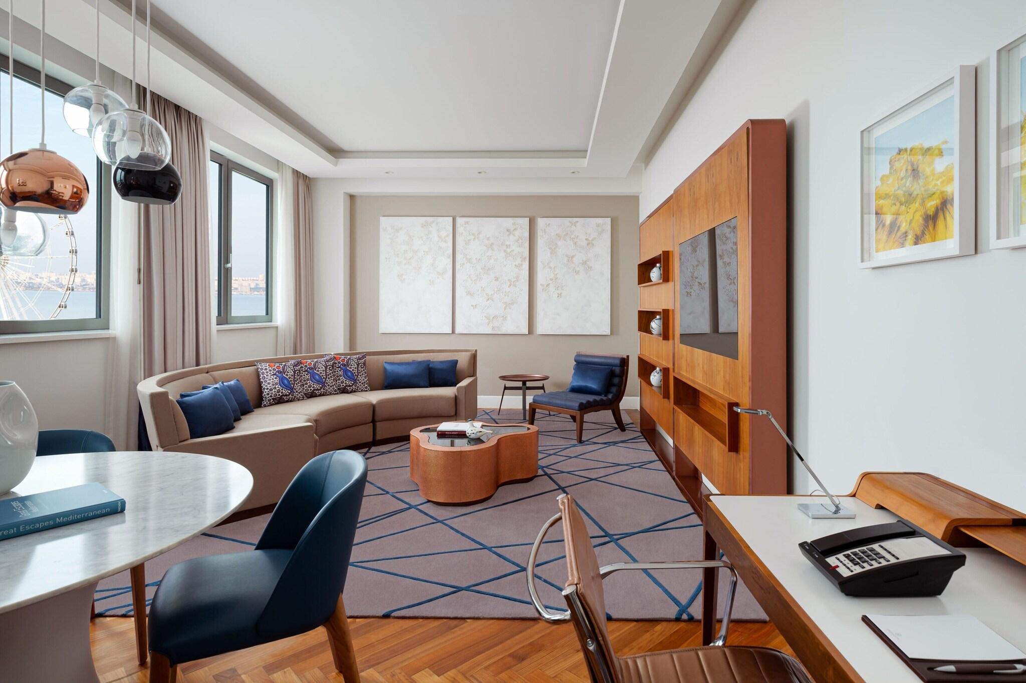 Suite Sea View King Bed