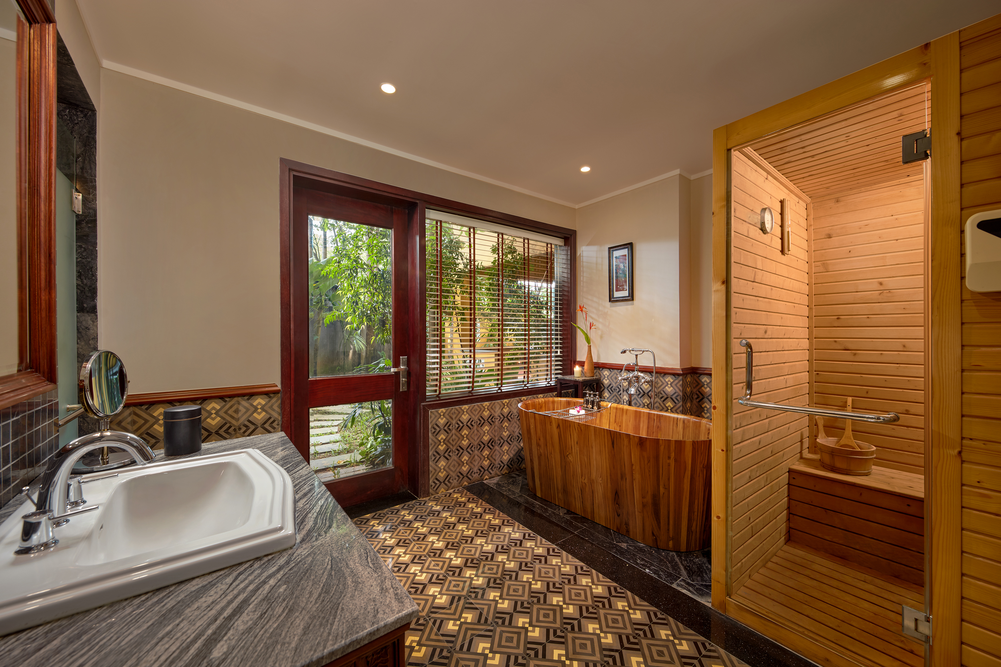 Suite Pool View King Bed