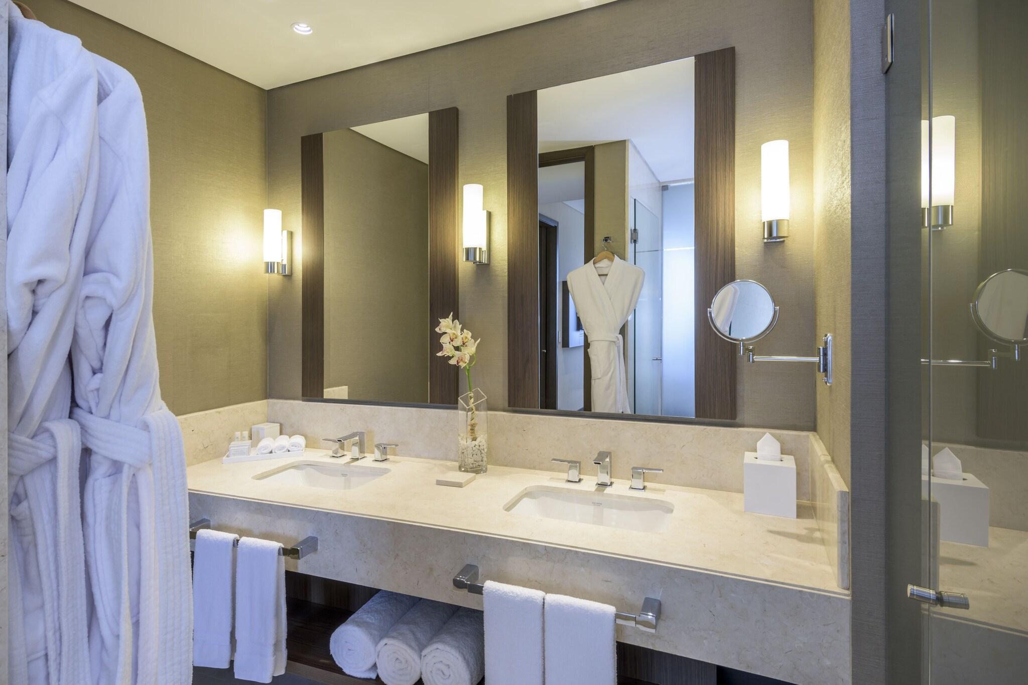 Double or Twin Superior King Bed