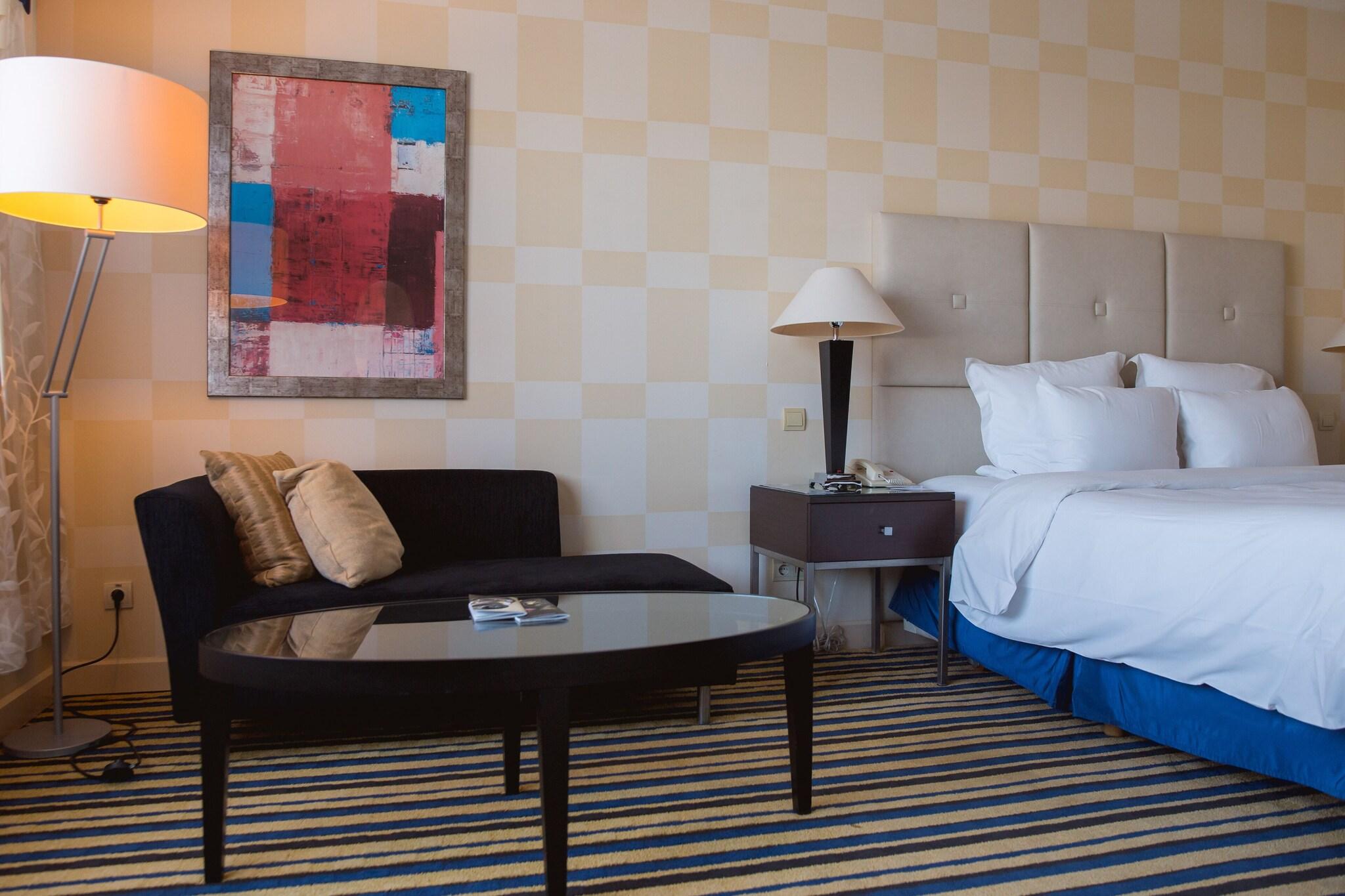 Double Club King Bed