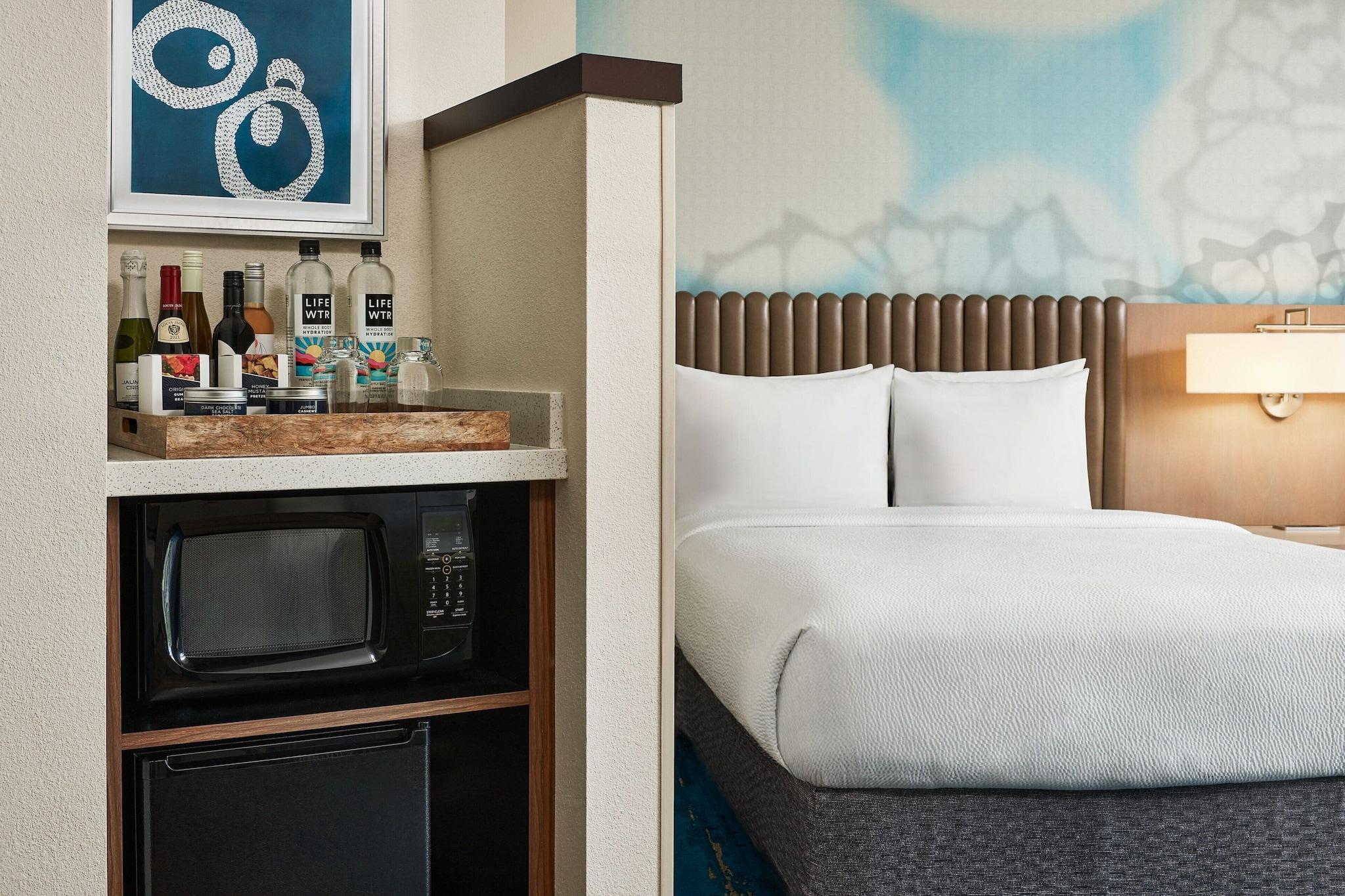 Suite Two Queen Beds One Bedroom