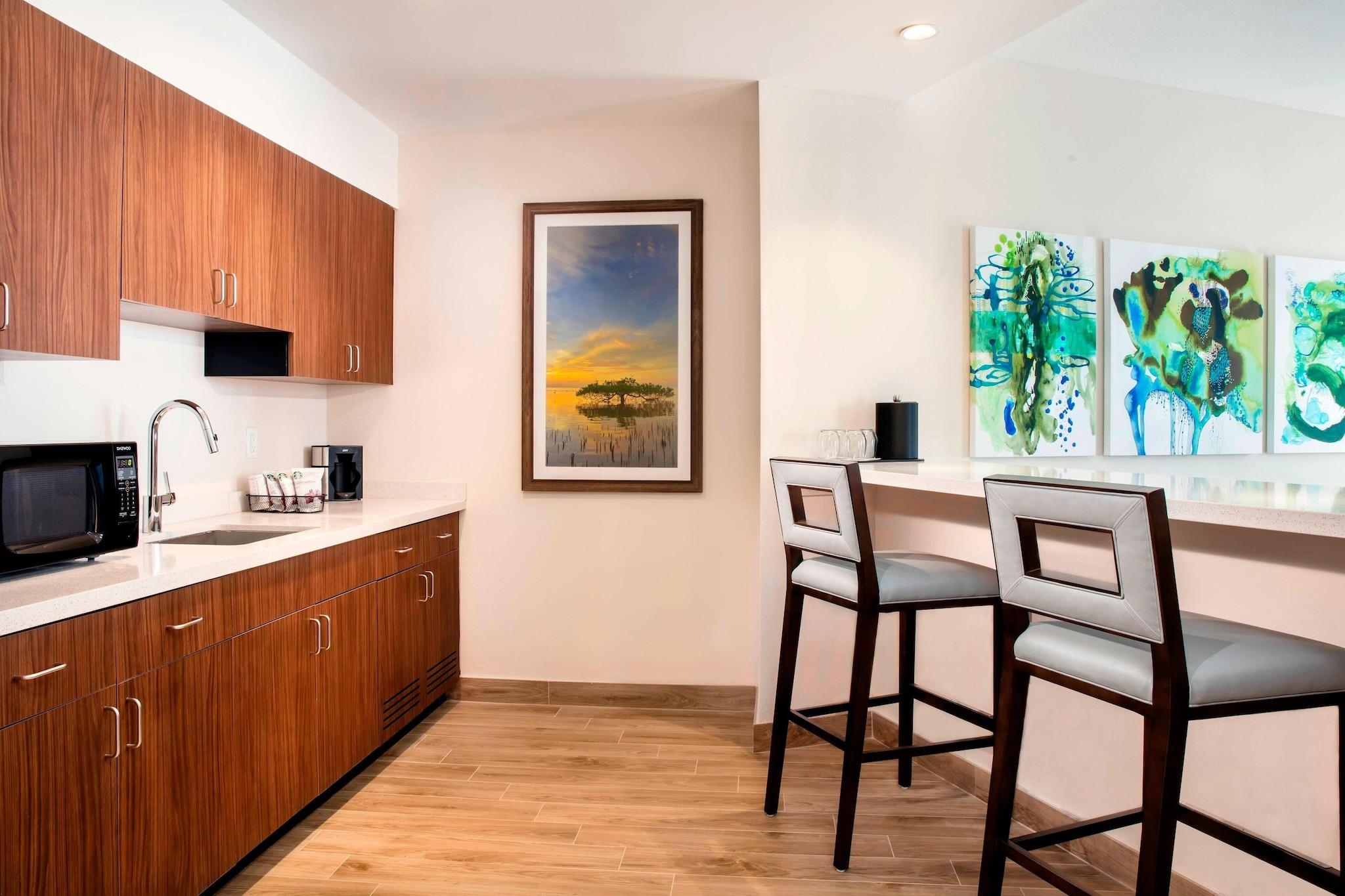 Suite Two Queen Beds One Bedroom