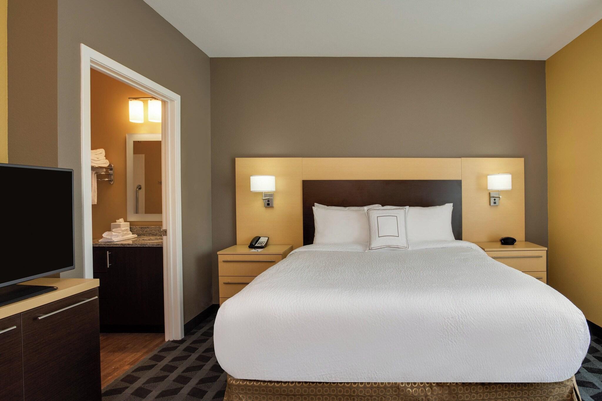 Studio Queen Size Bed