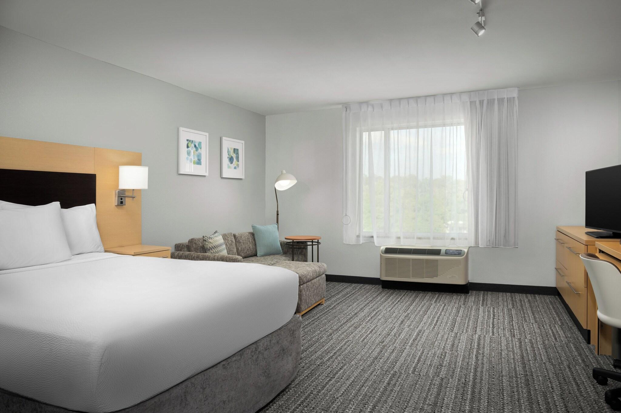 Studio Queen Size Bed