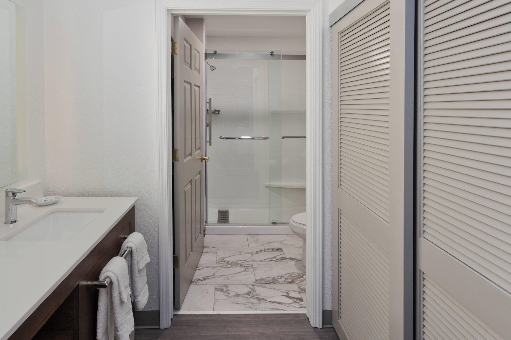 Suite Queen Size Bed