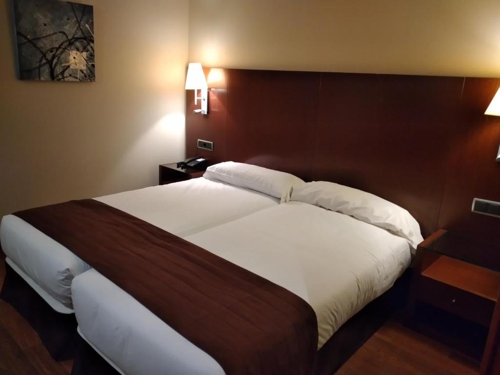 Quadruple Two Bedrooms One Bathroom