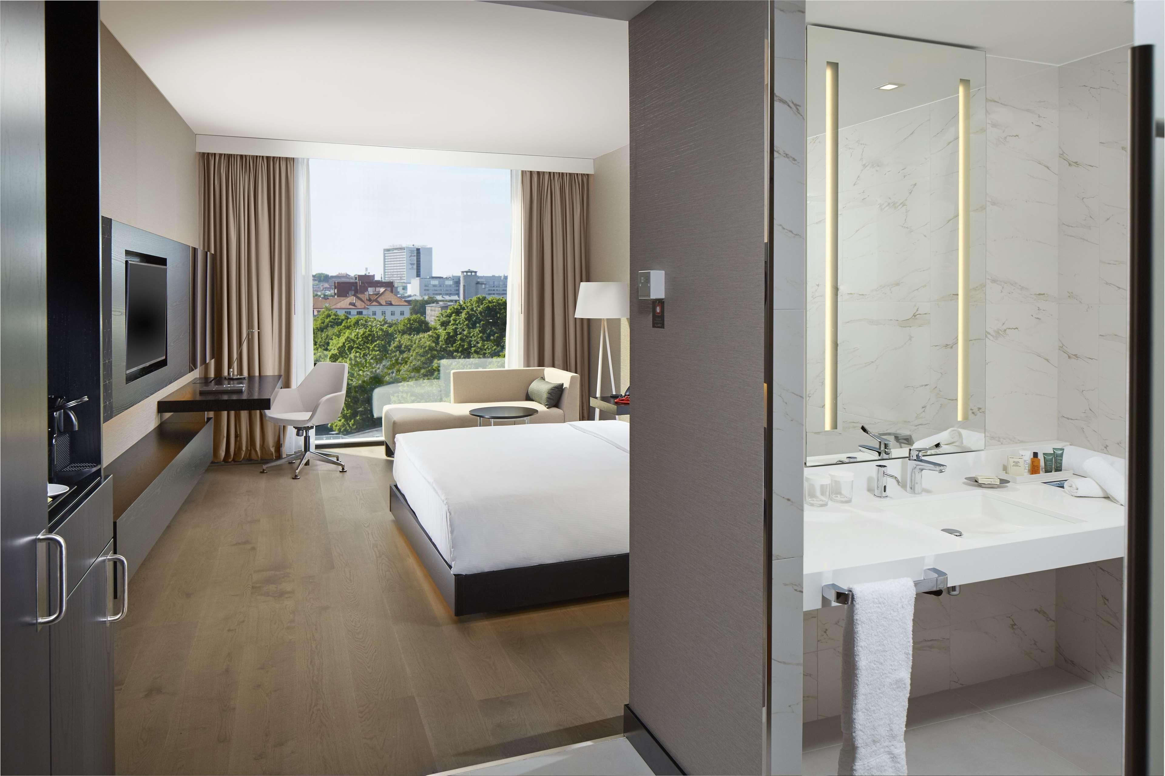 Double Guest Room King Bed