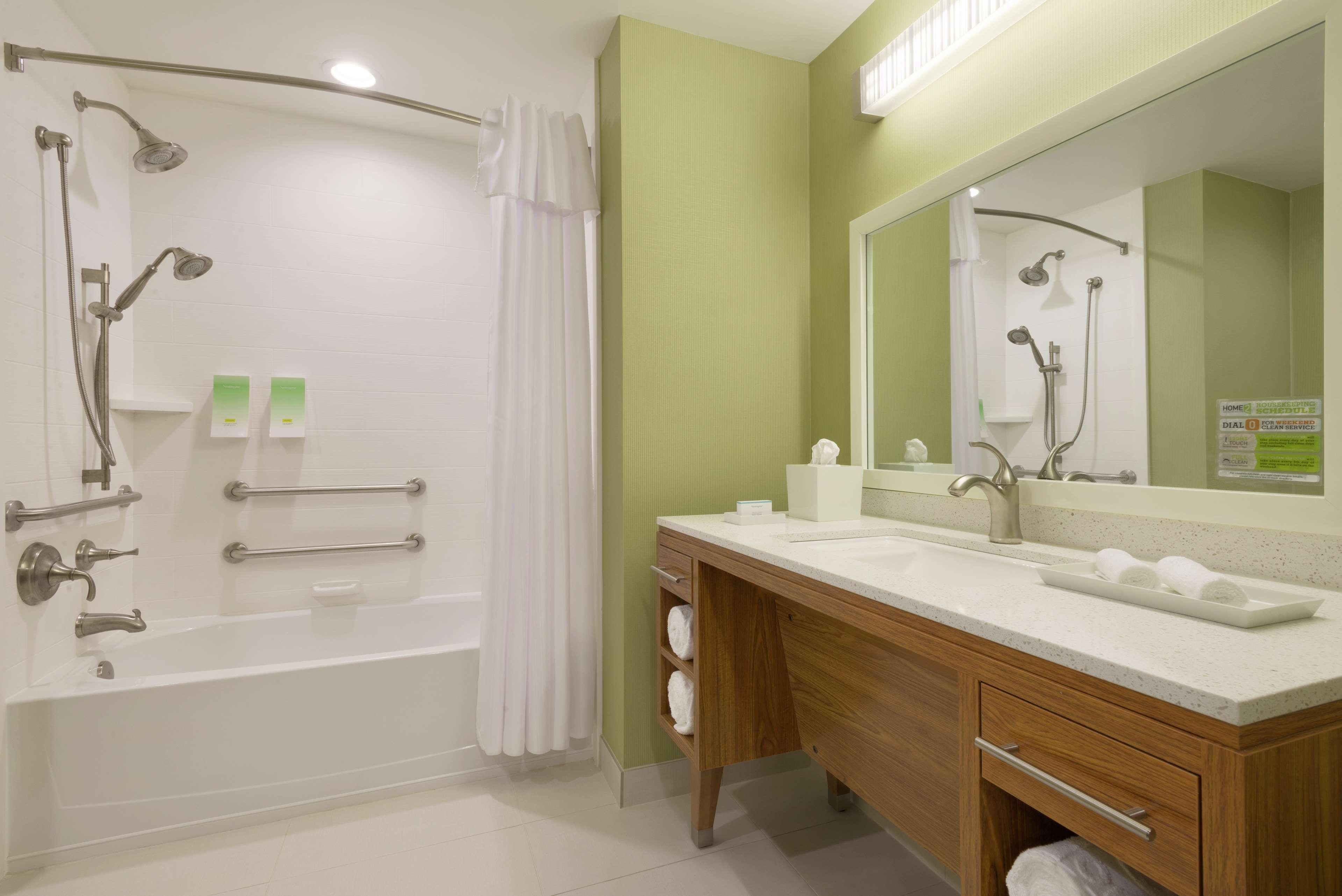 Studio Two Queen Beds